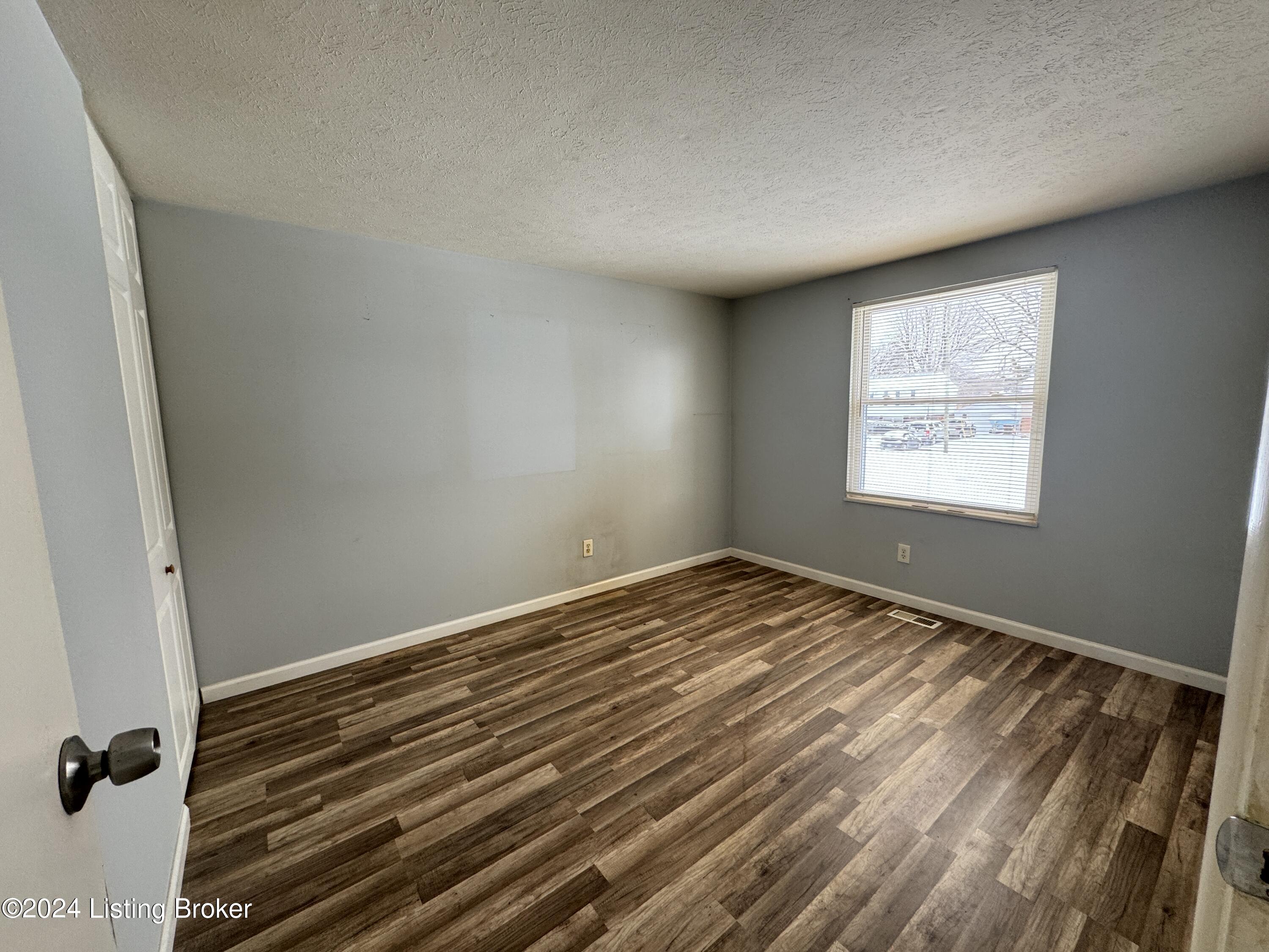 5112 Fairwood Ln