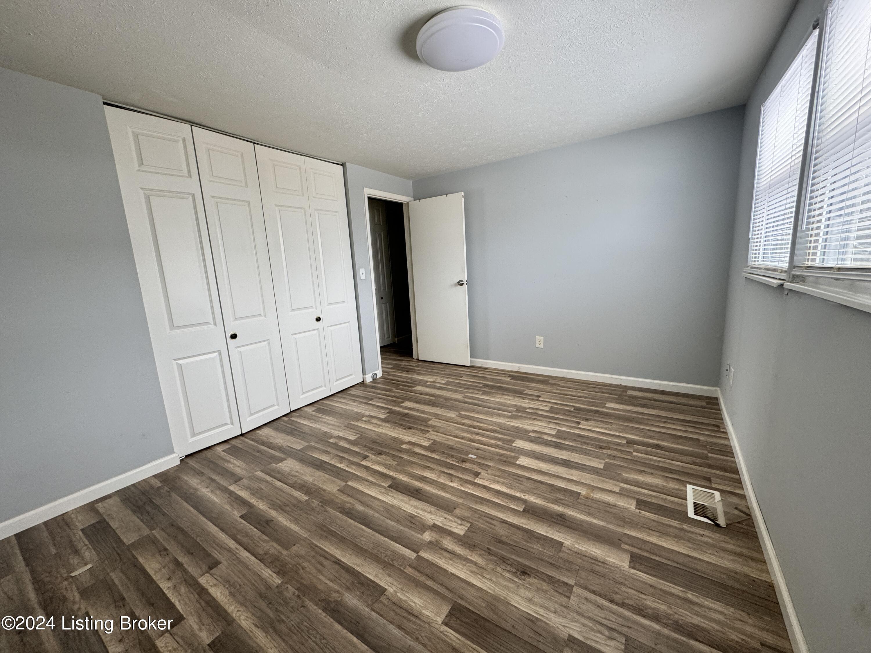 5112 Fairwood Ln