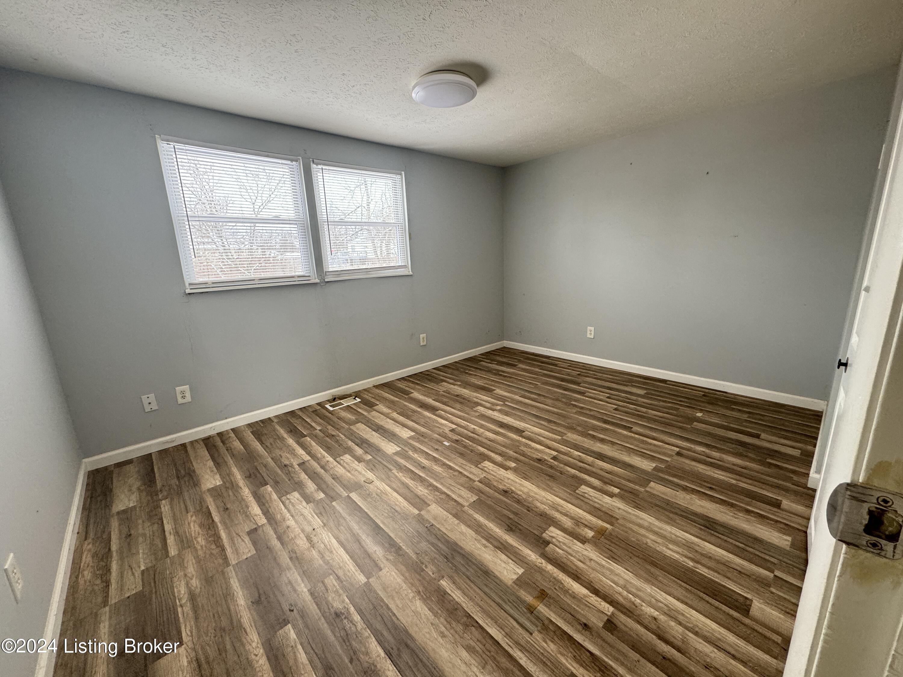 5112 Fairwood Ln