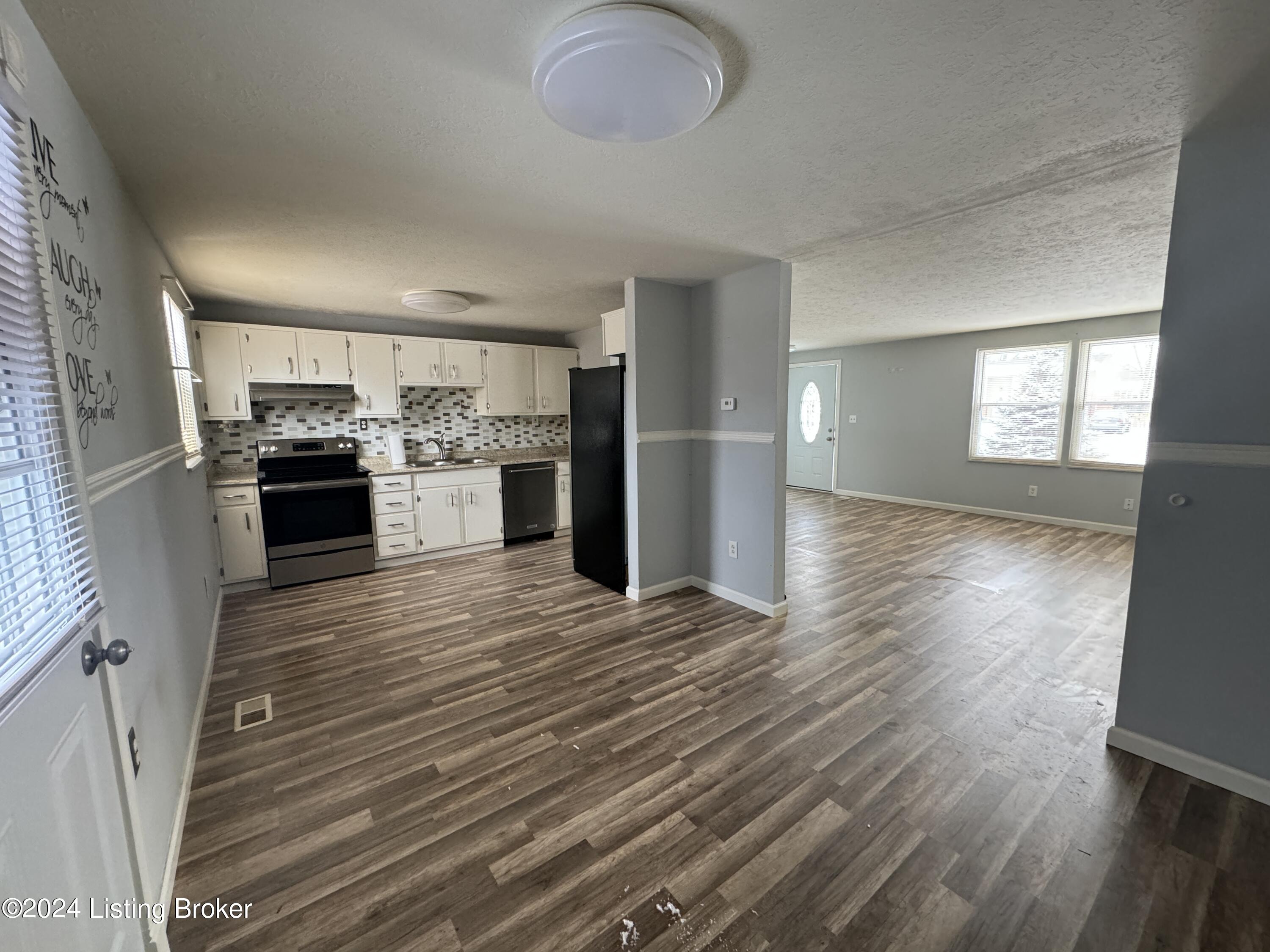 5112 Fairwood Ln