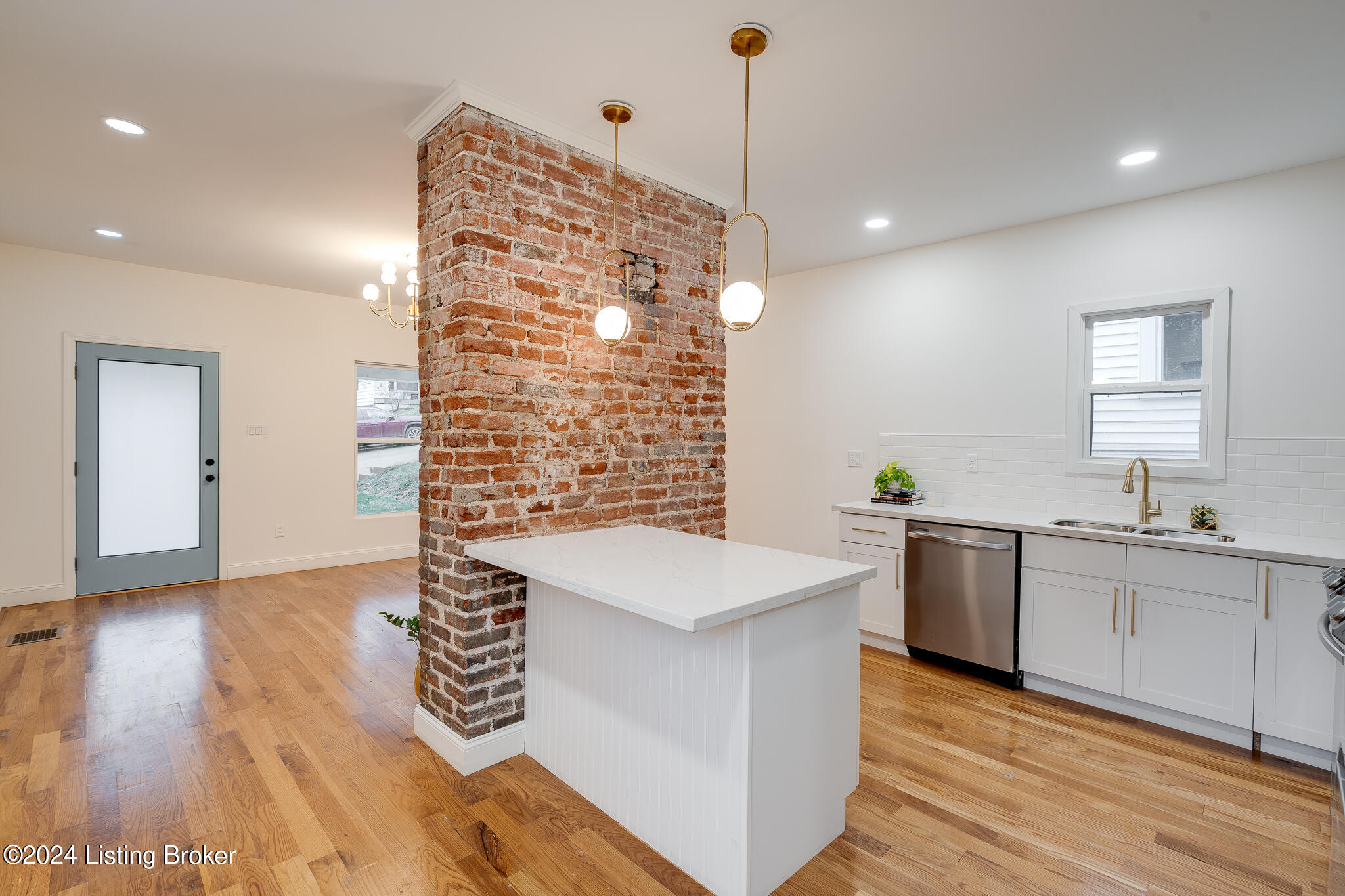 2718 Hillside Terrace
