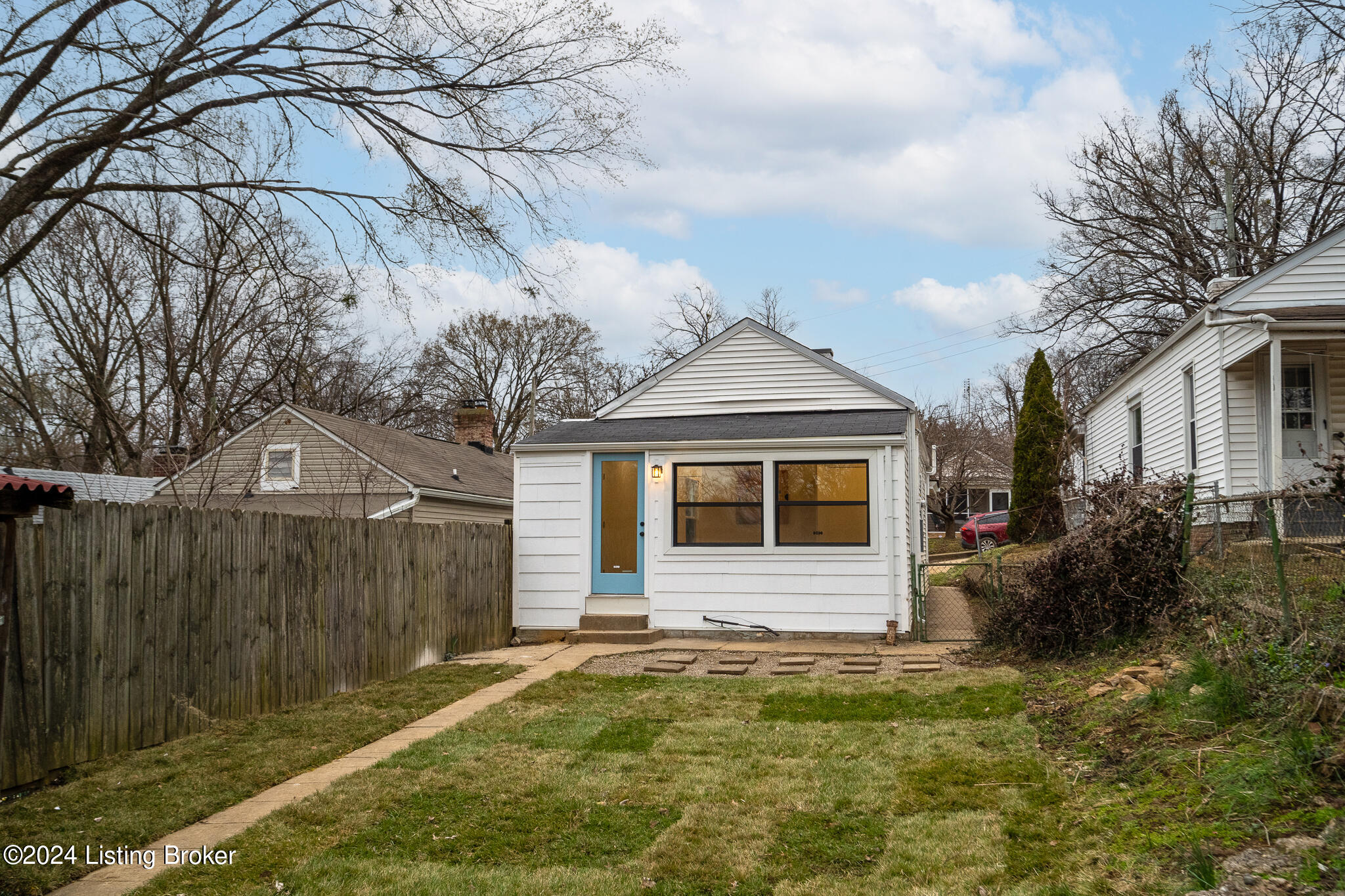 2718 Hillside Terrace