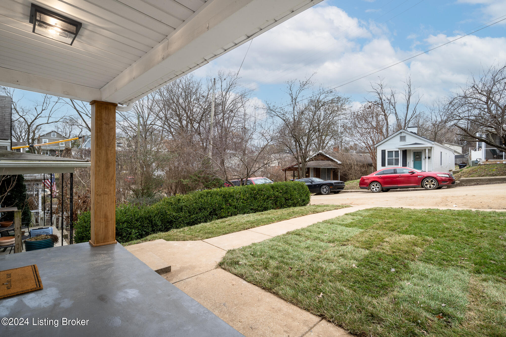 2718 Hillside Terrace