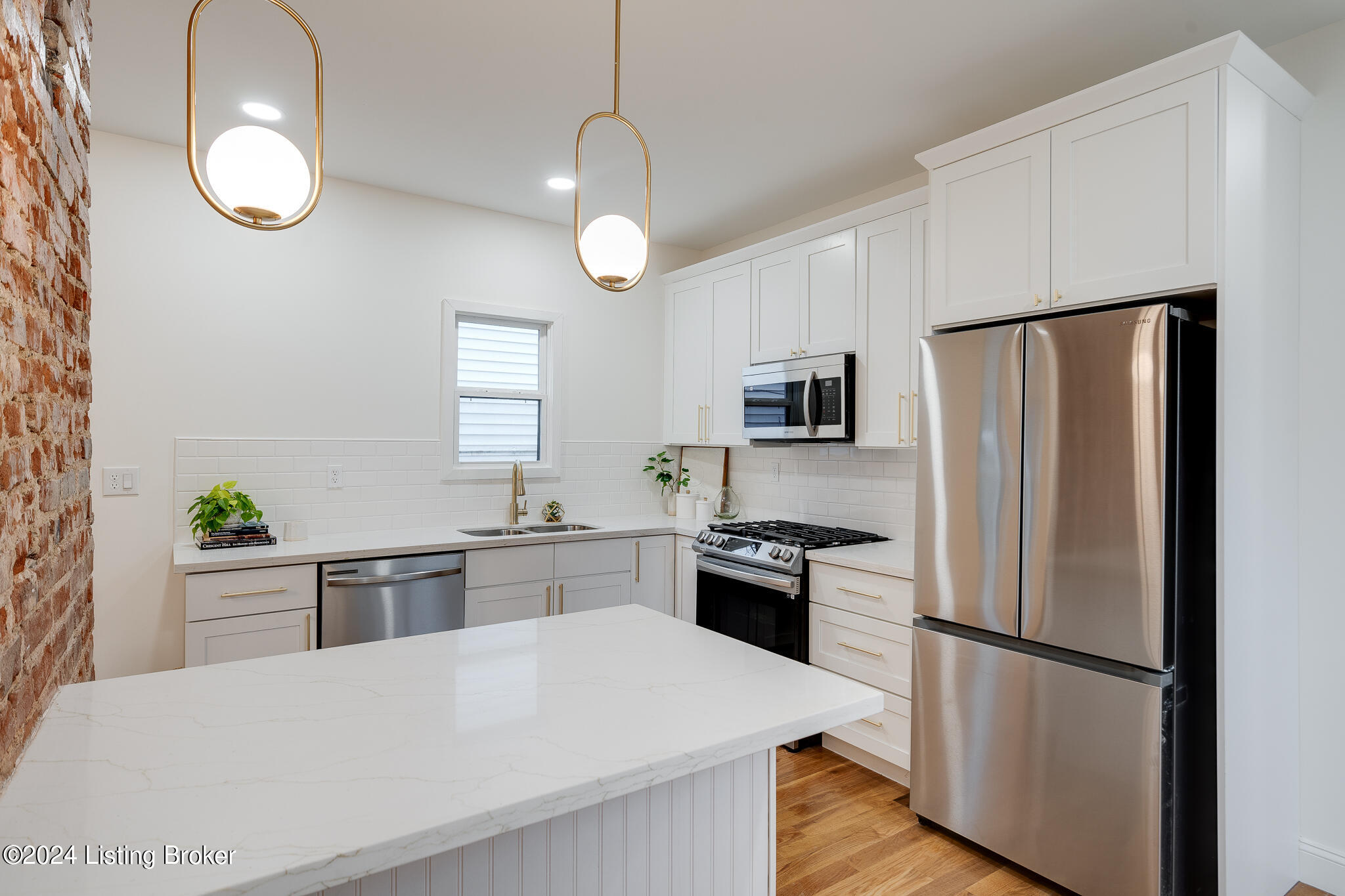 2718 Hillside Terrace