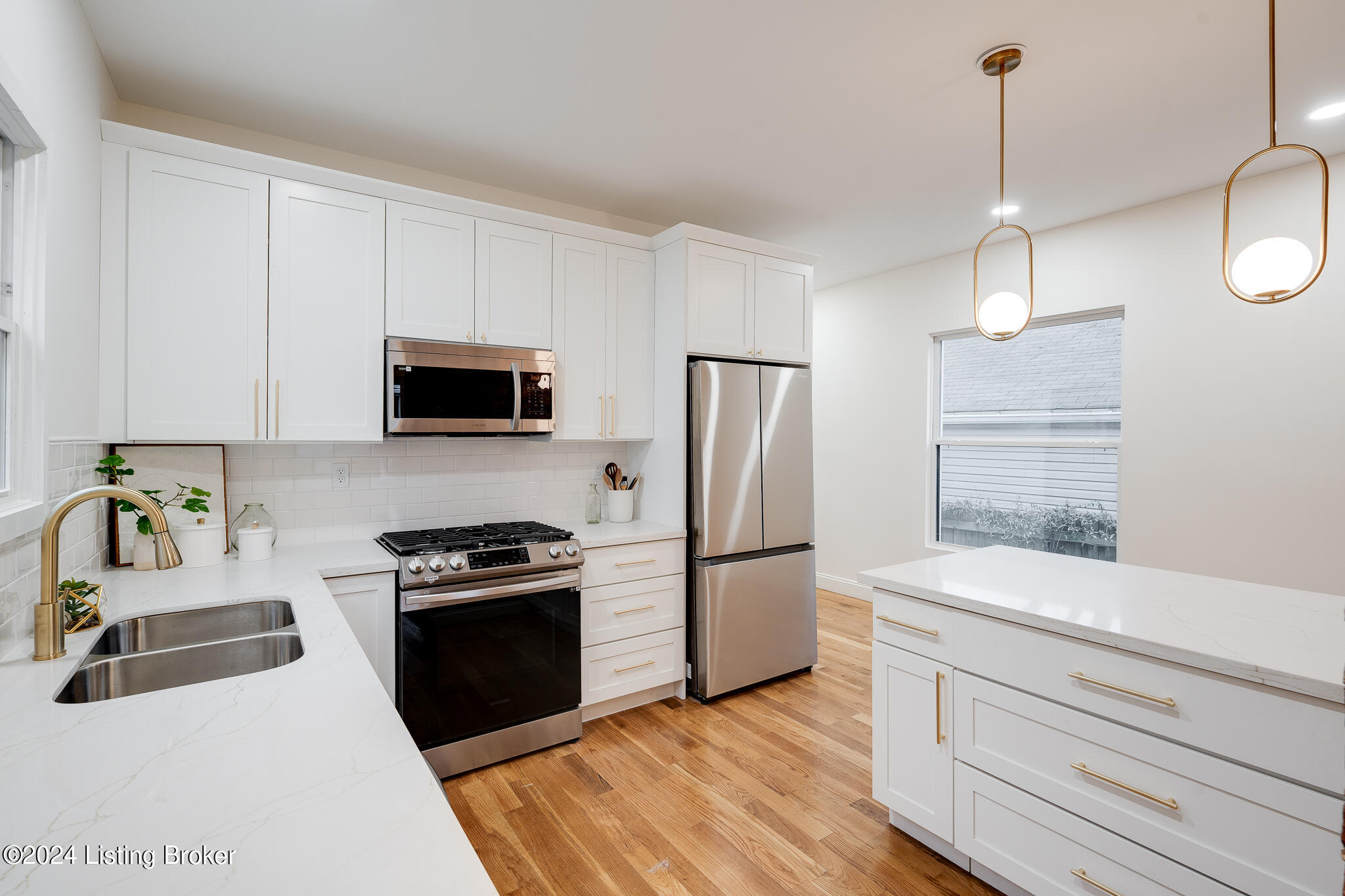 2718 Hillside Terrace