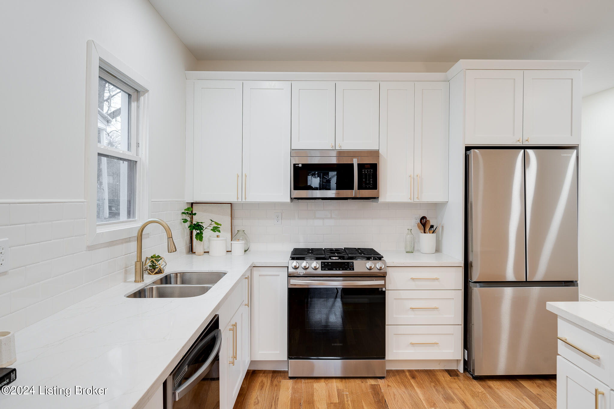 2718 Hillside Terrace