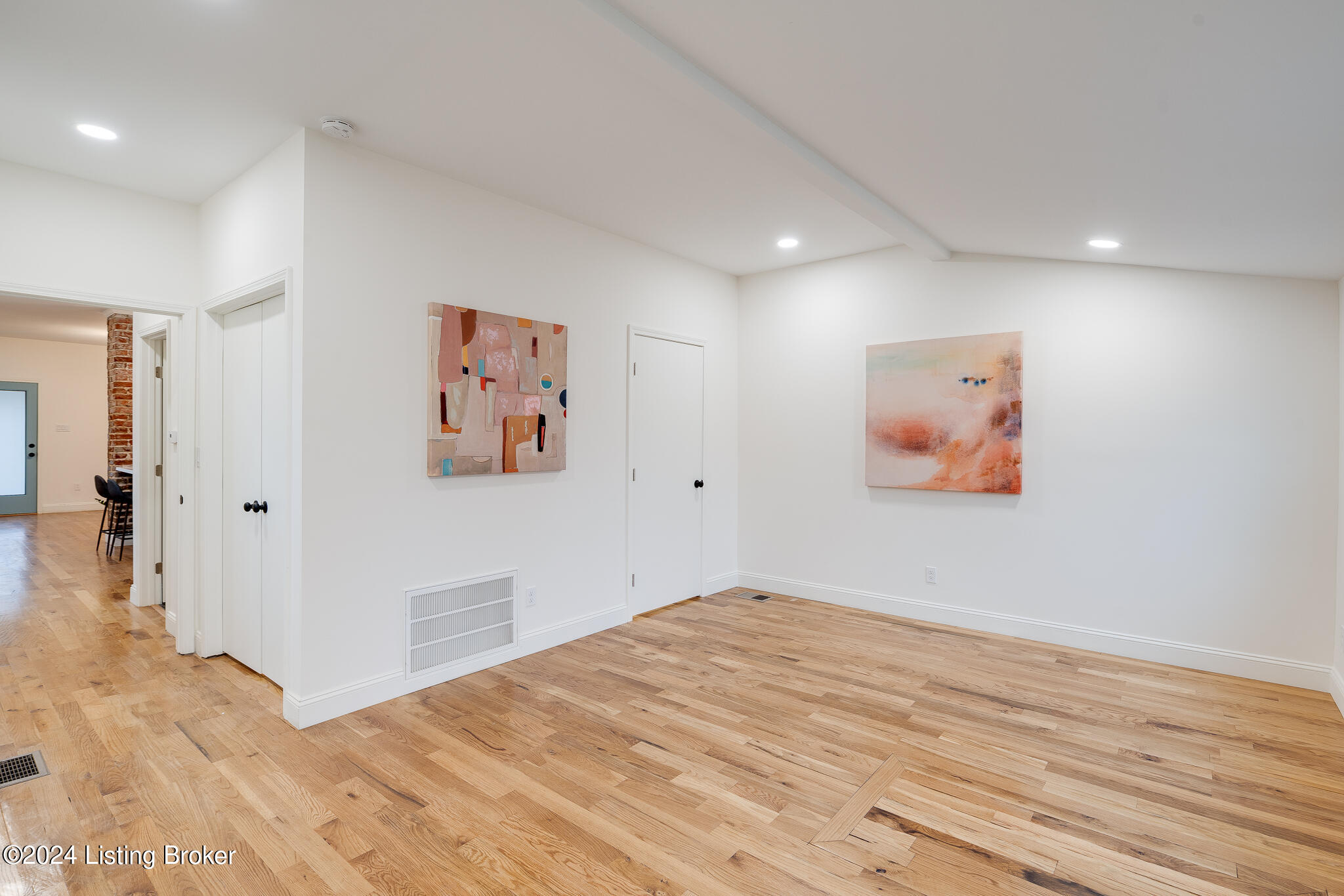 2718 Hillside Terrace
