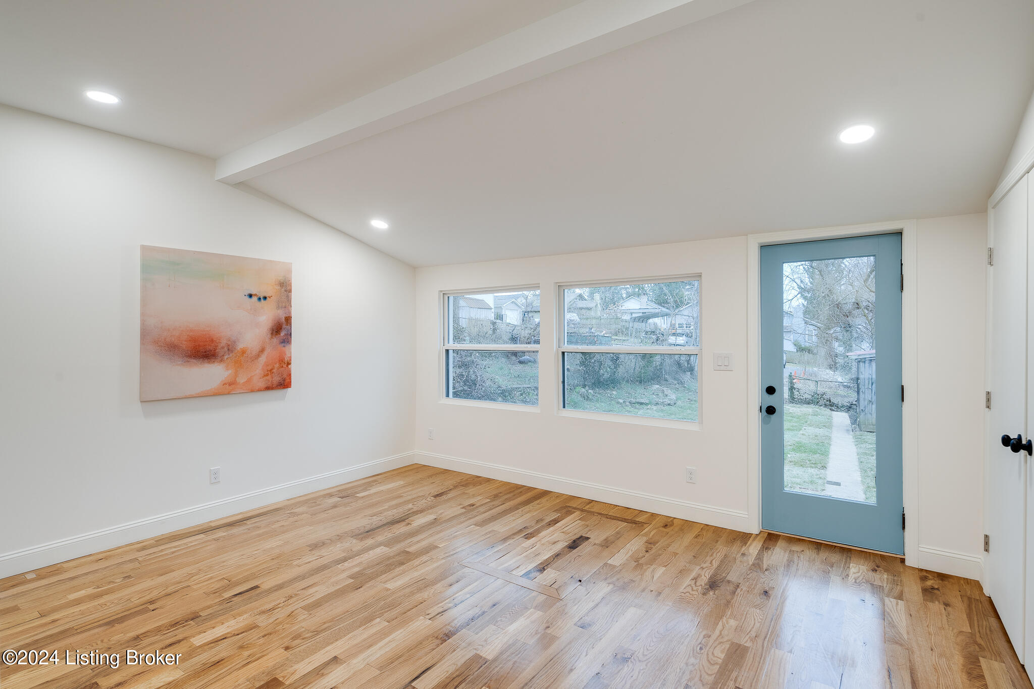 2718 Hillside Terrace