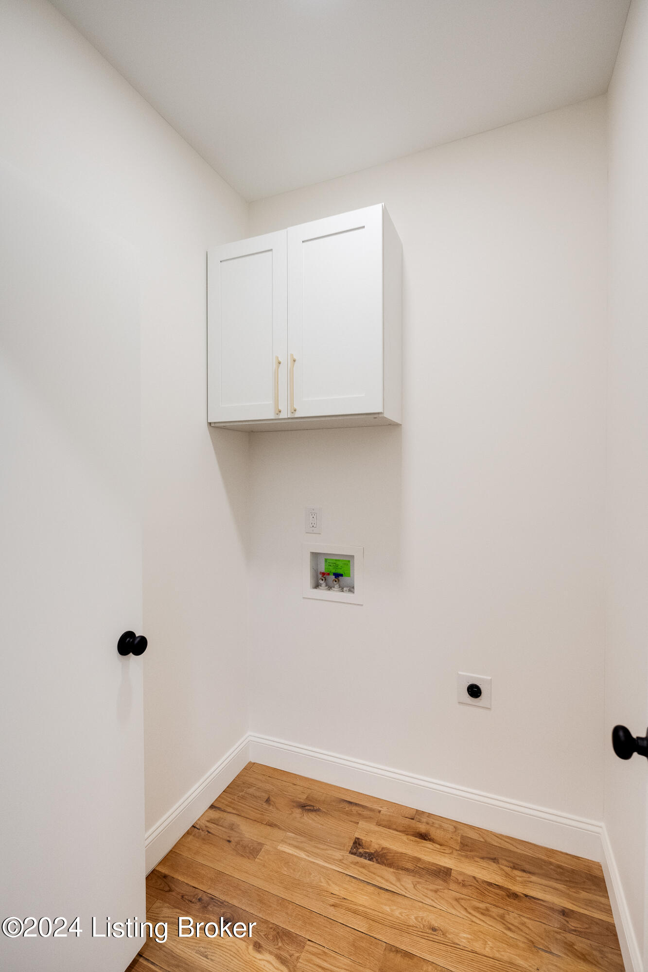 2718 Hillside Terrace