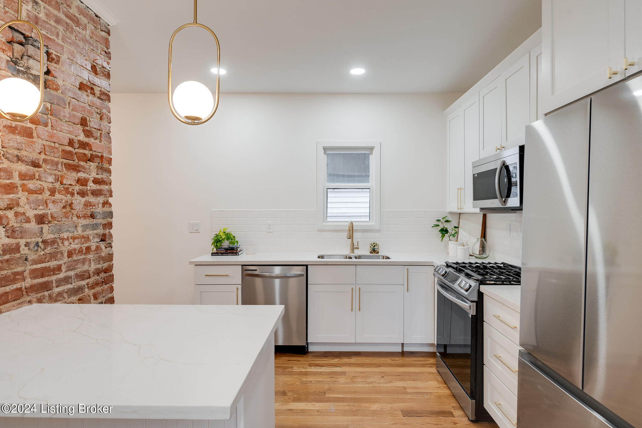 2718 Hillside Terrace