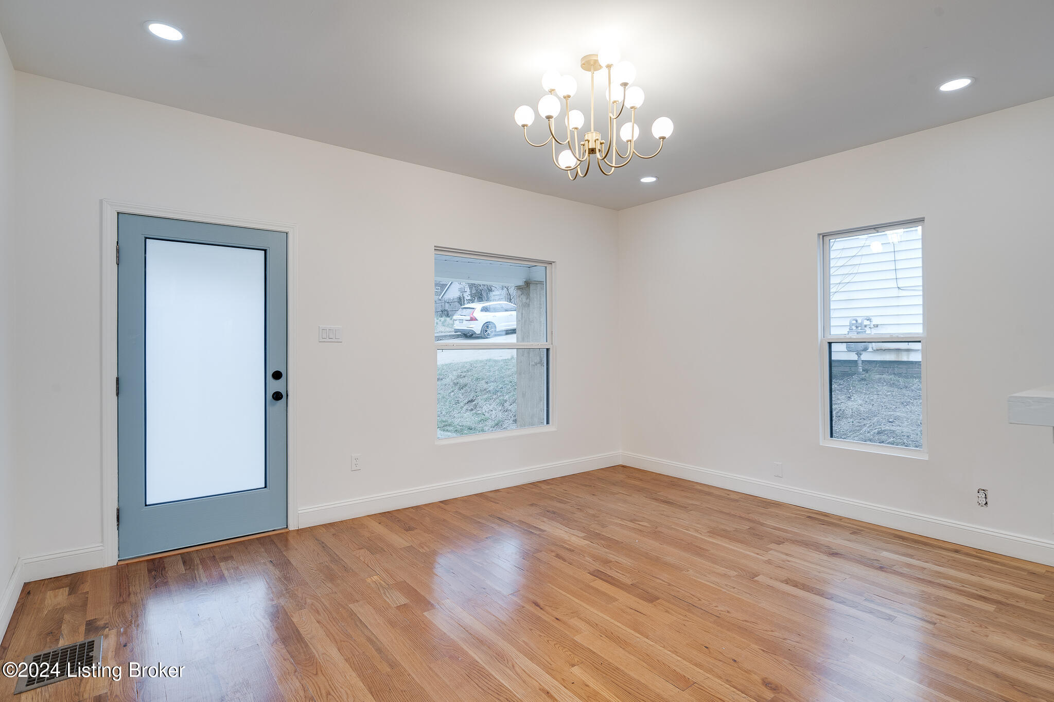2718 Hillside Terrace