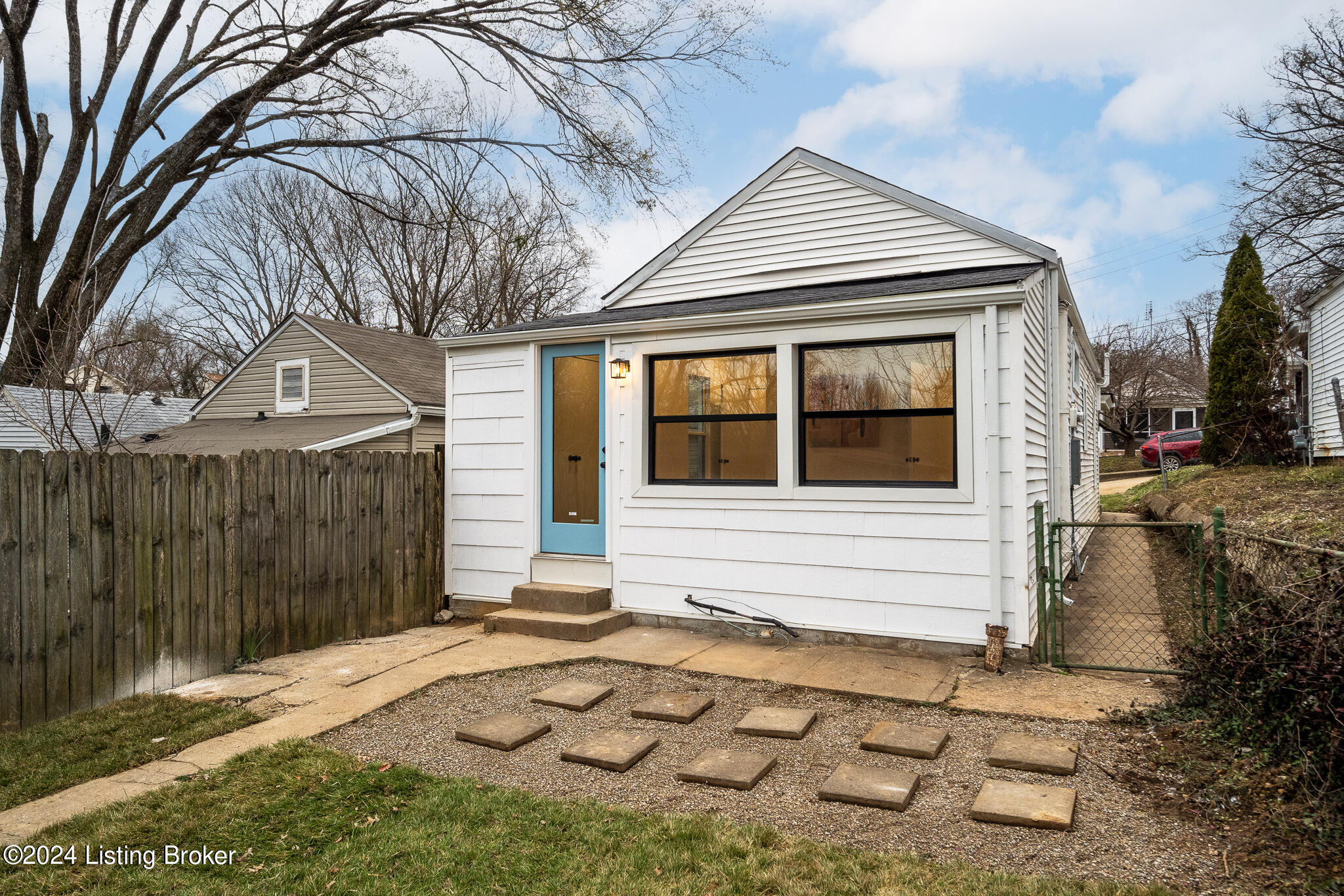 2718 Hillside Terrace