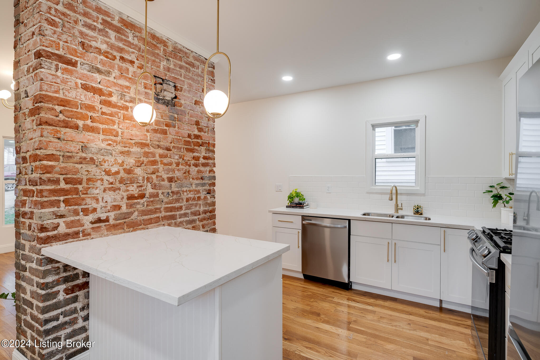 2718 Hillside Terrace