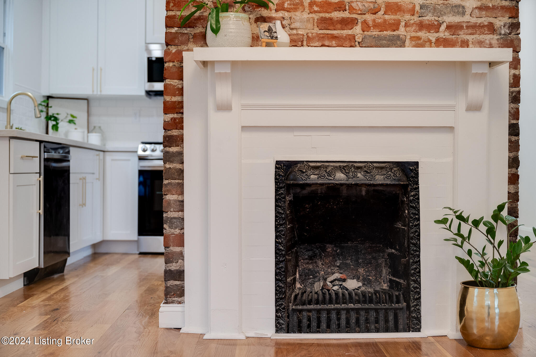 2718 Hillside Terrace