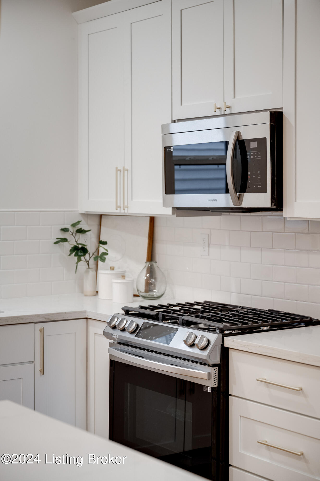 2718 Hillside Terrace