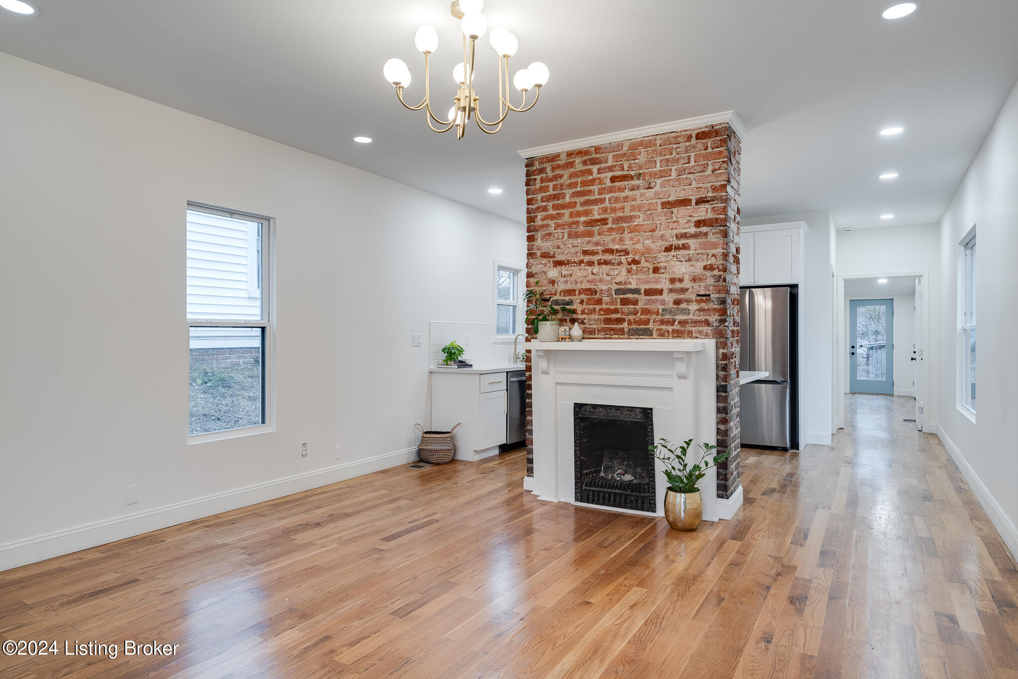 2718 Hillside Terrace