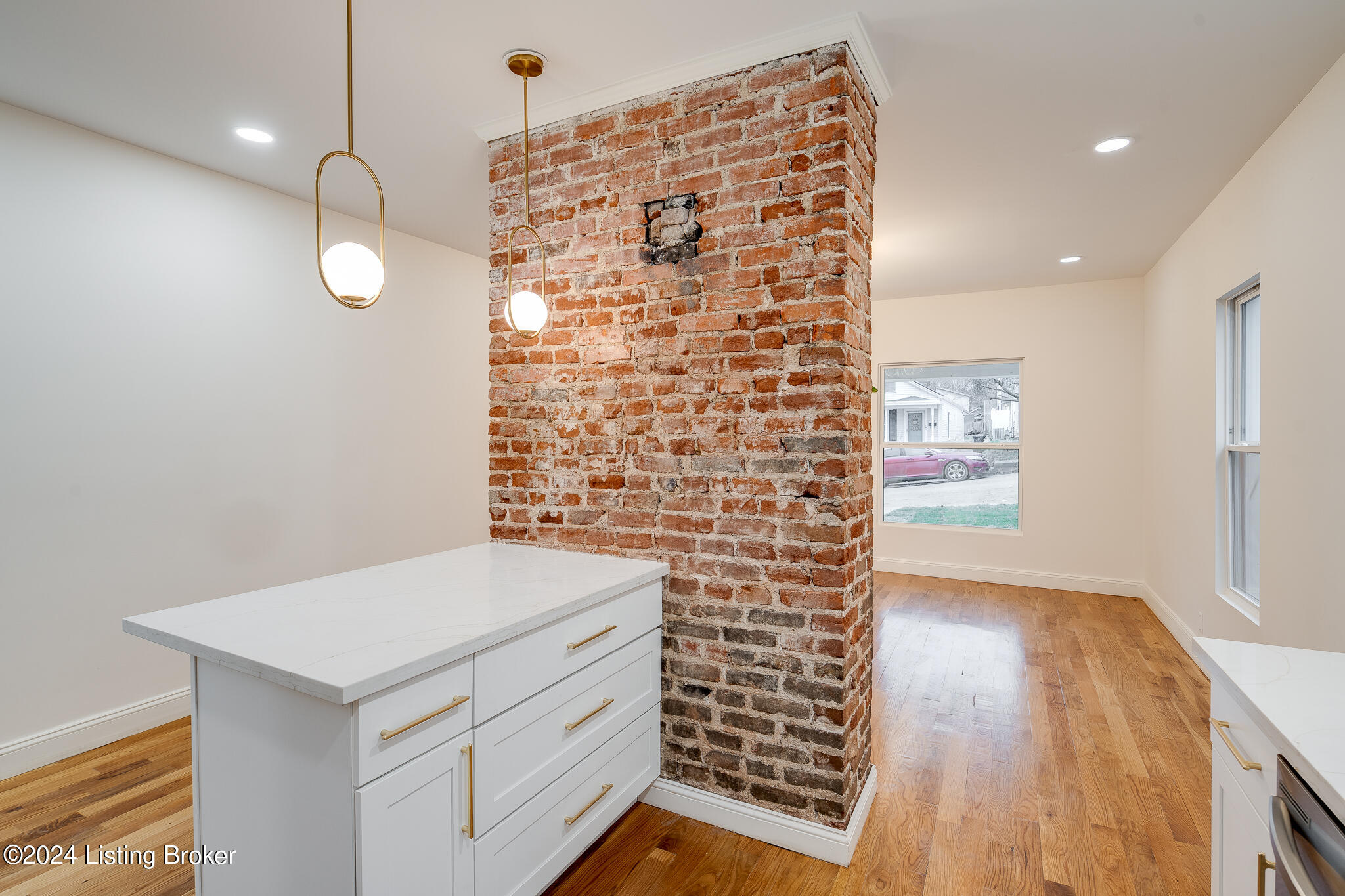2718 Hillside Terrace