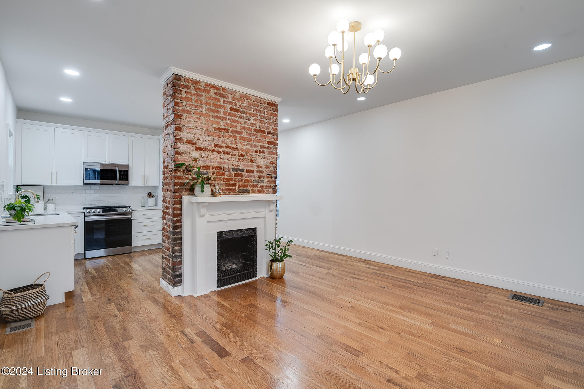 2718 Hillside Terrace