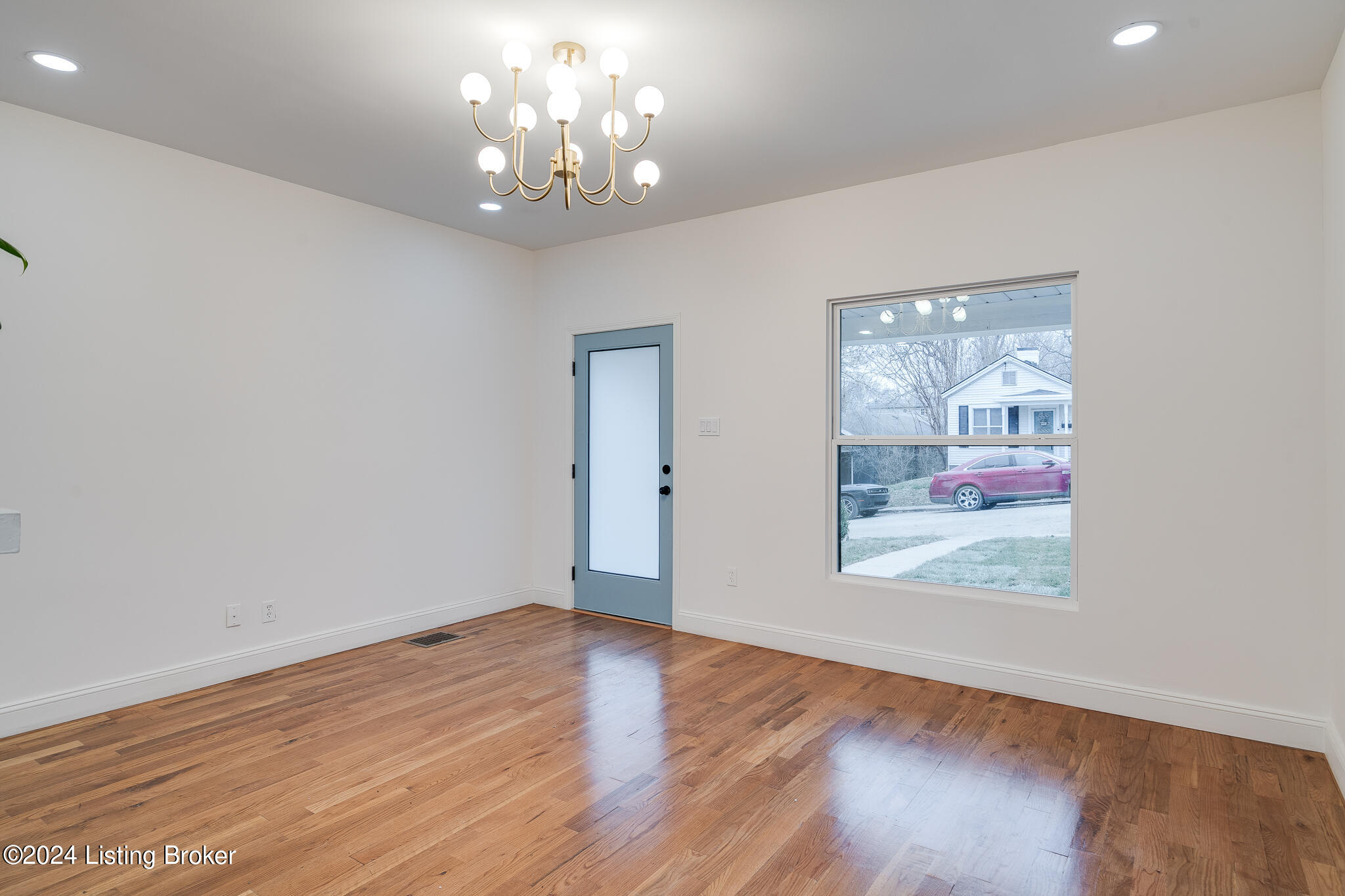 2718 Hillside Terrace