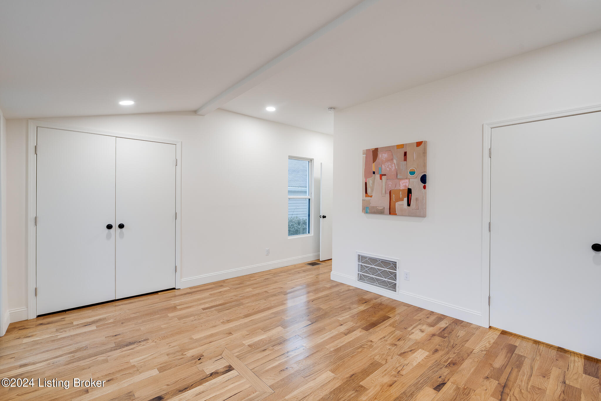 2718 Hillside Terrace
