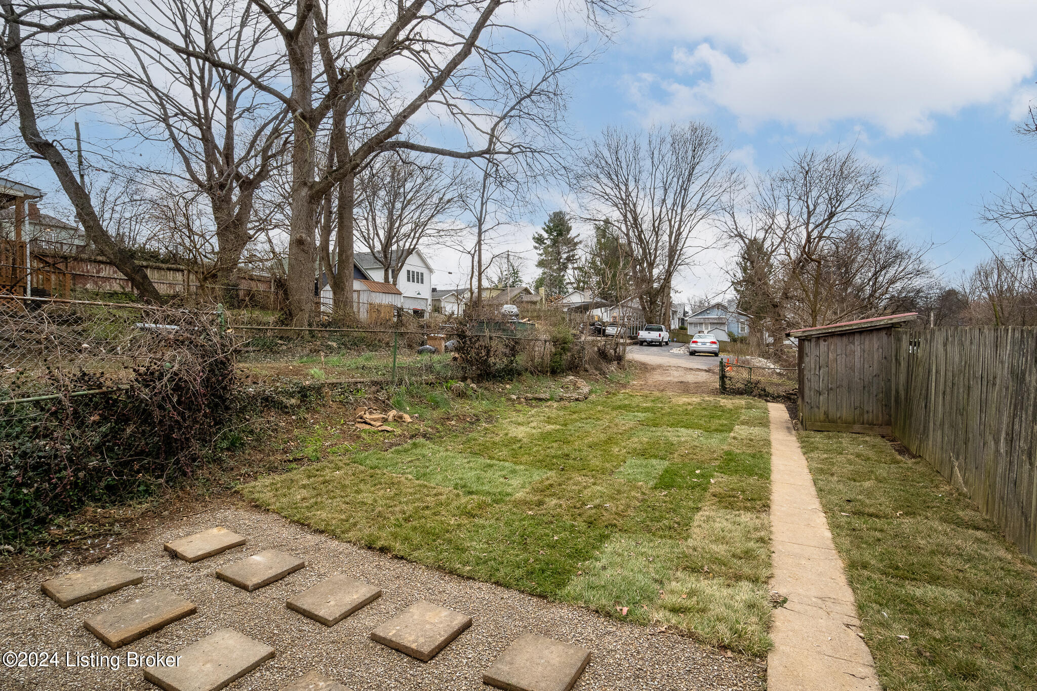 2718 Hillside Terrace