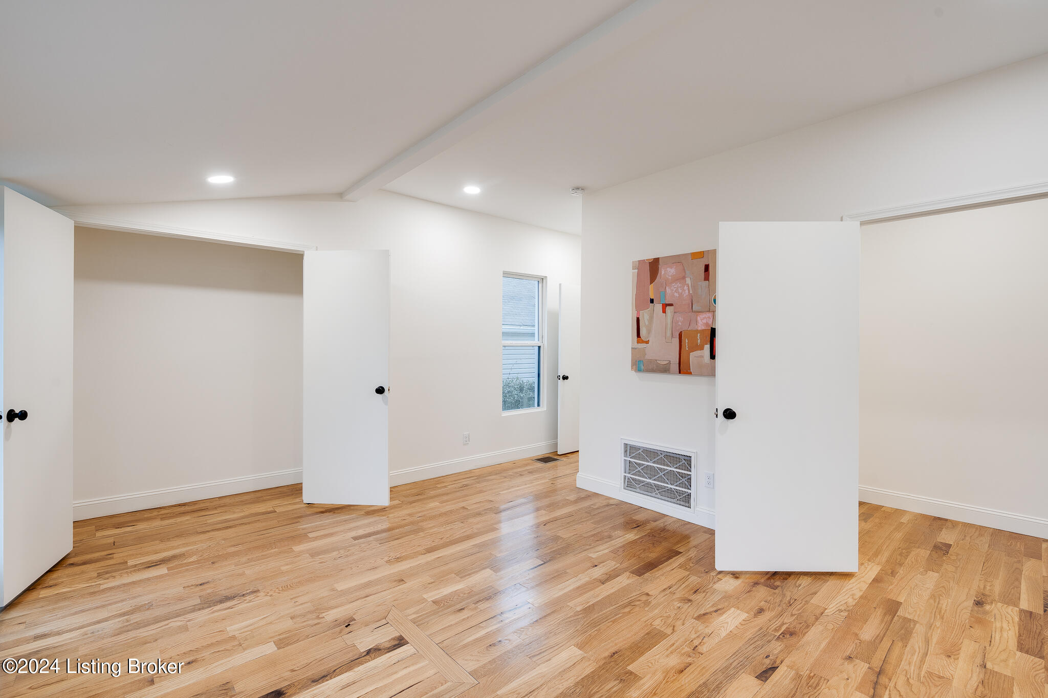 2718 Hillside Terrace