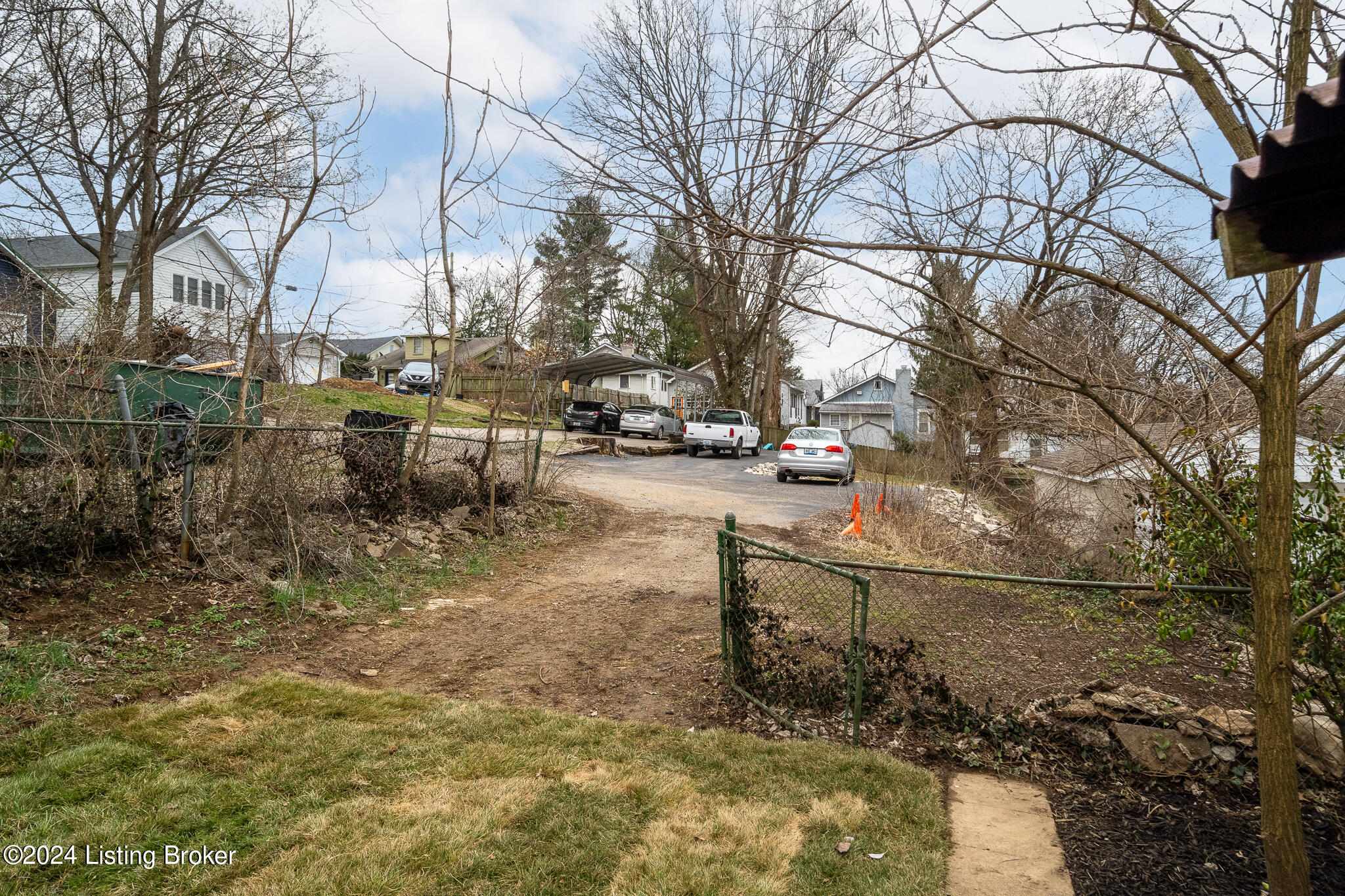 2718 Hillside Terrace