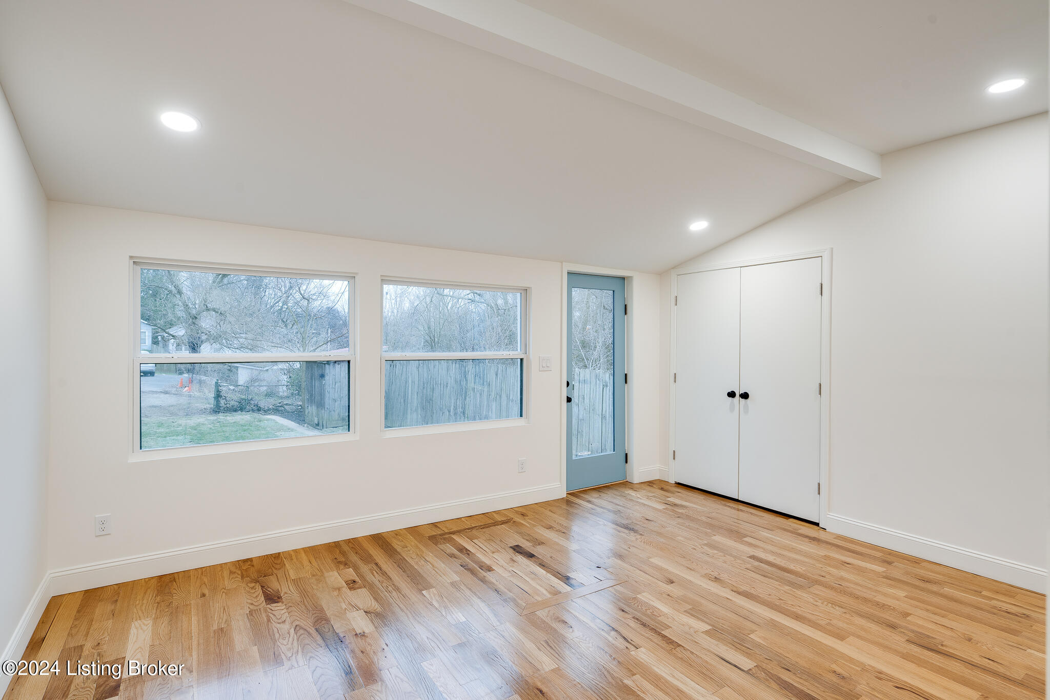 2718 Hillside Terrace