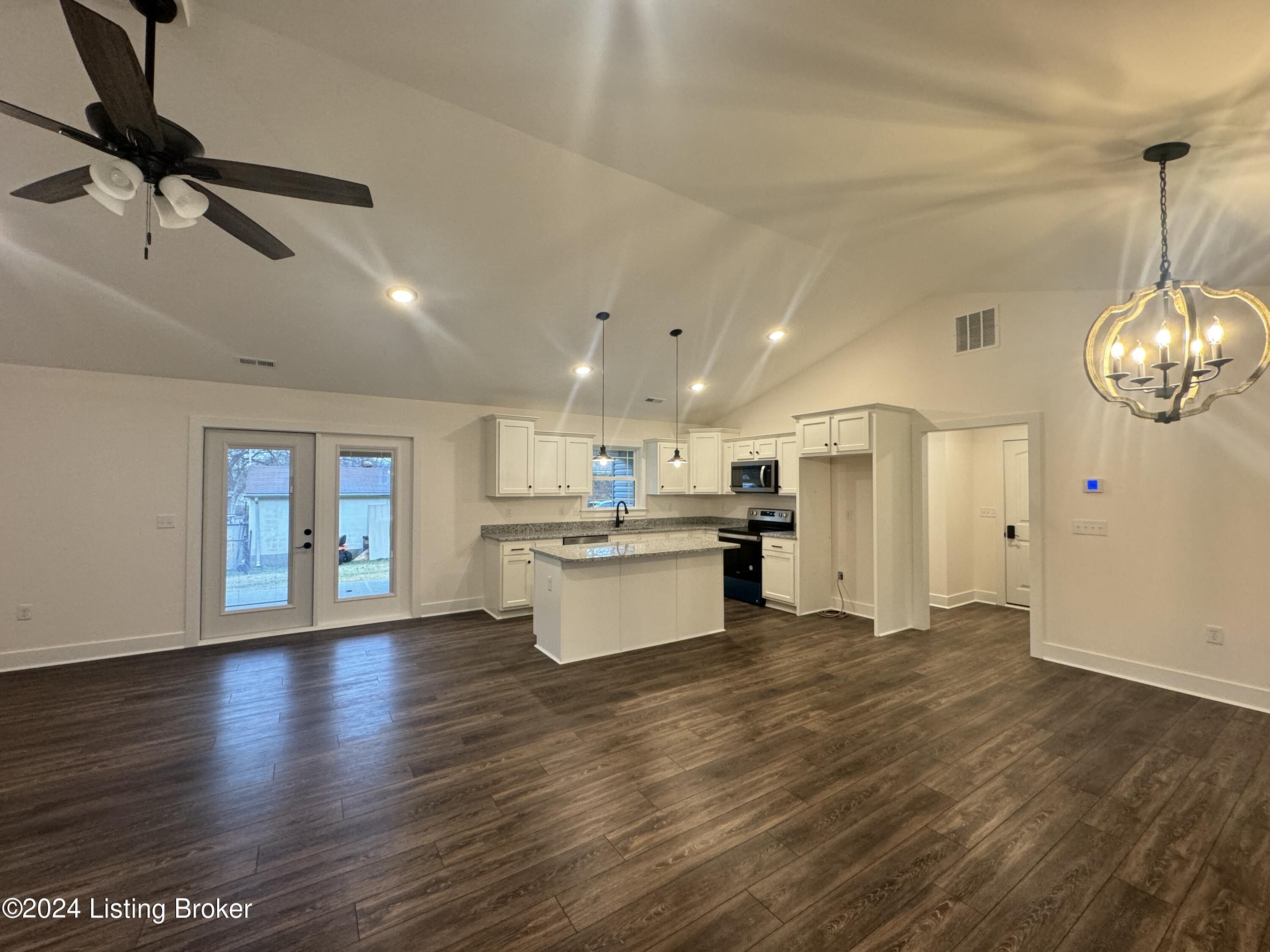 2710 Edgewood Dr