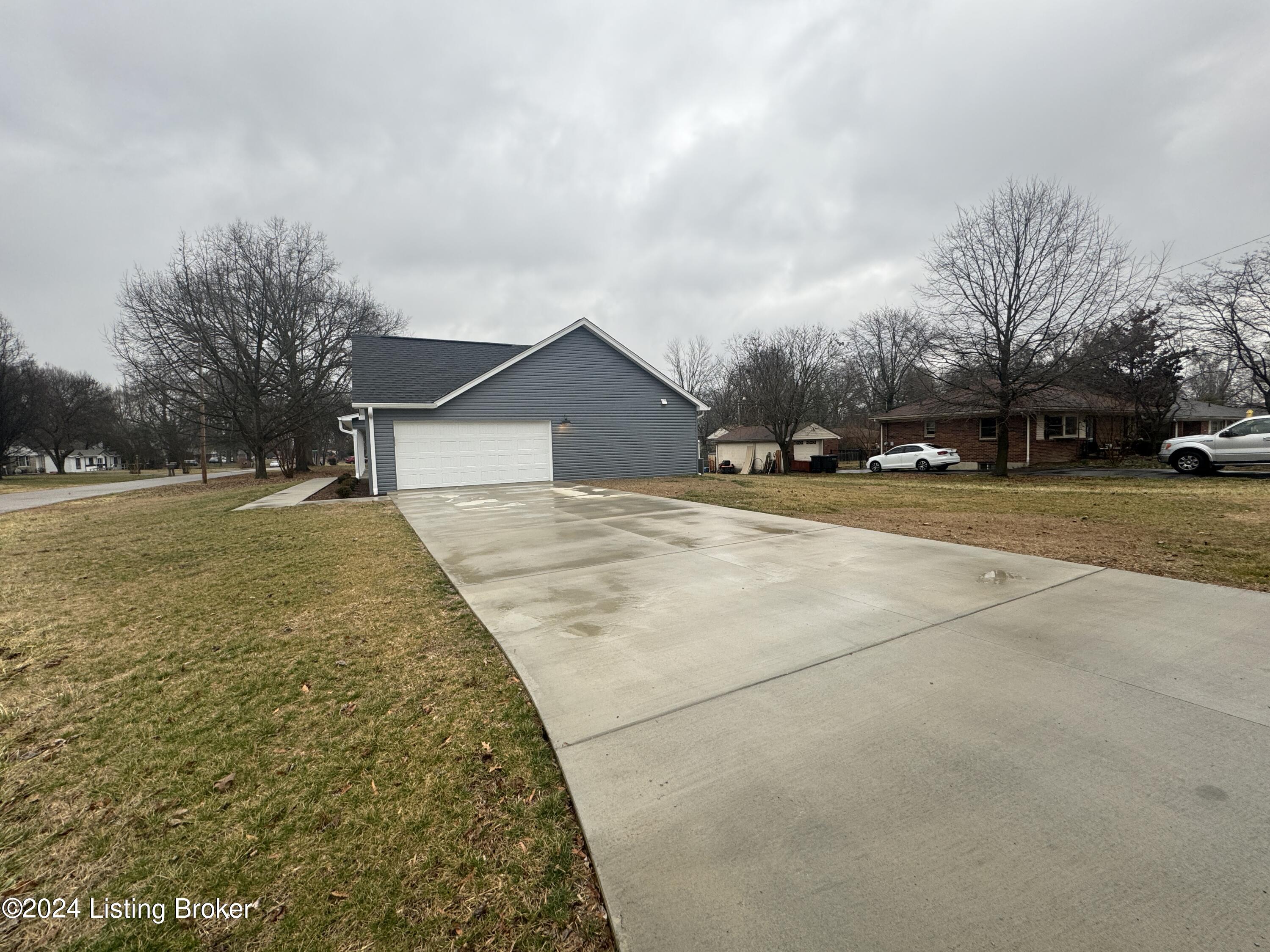 2710 Edgewood Dr