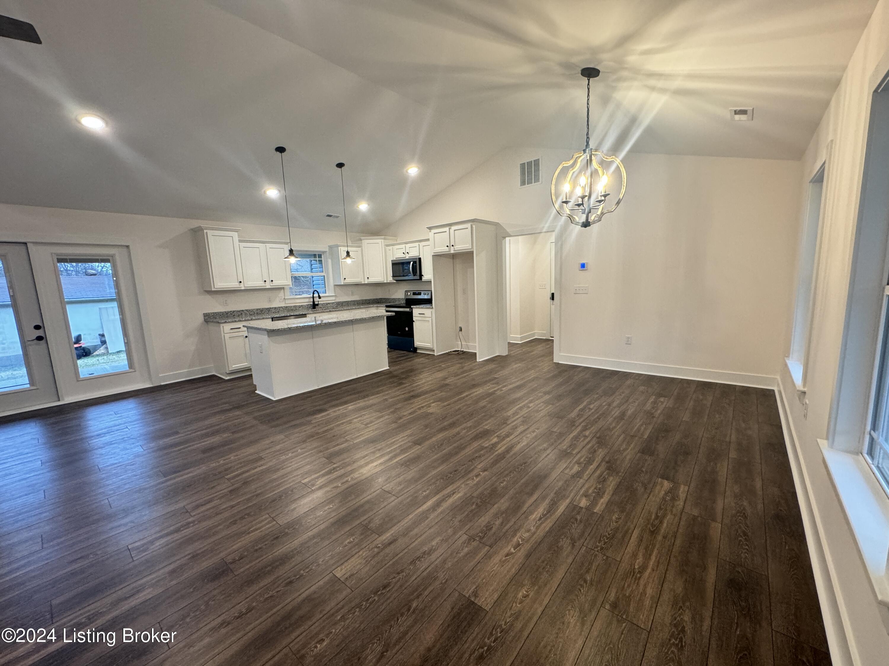 2710 Edgewood Dr