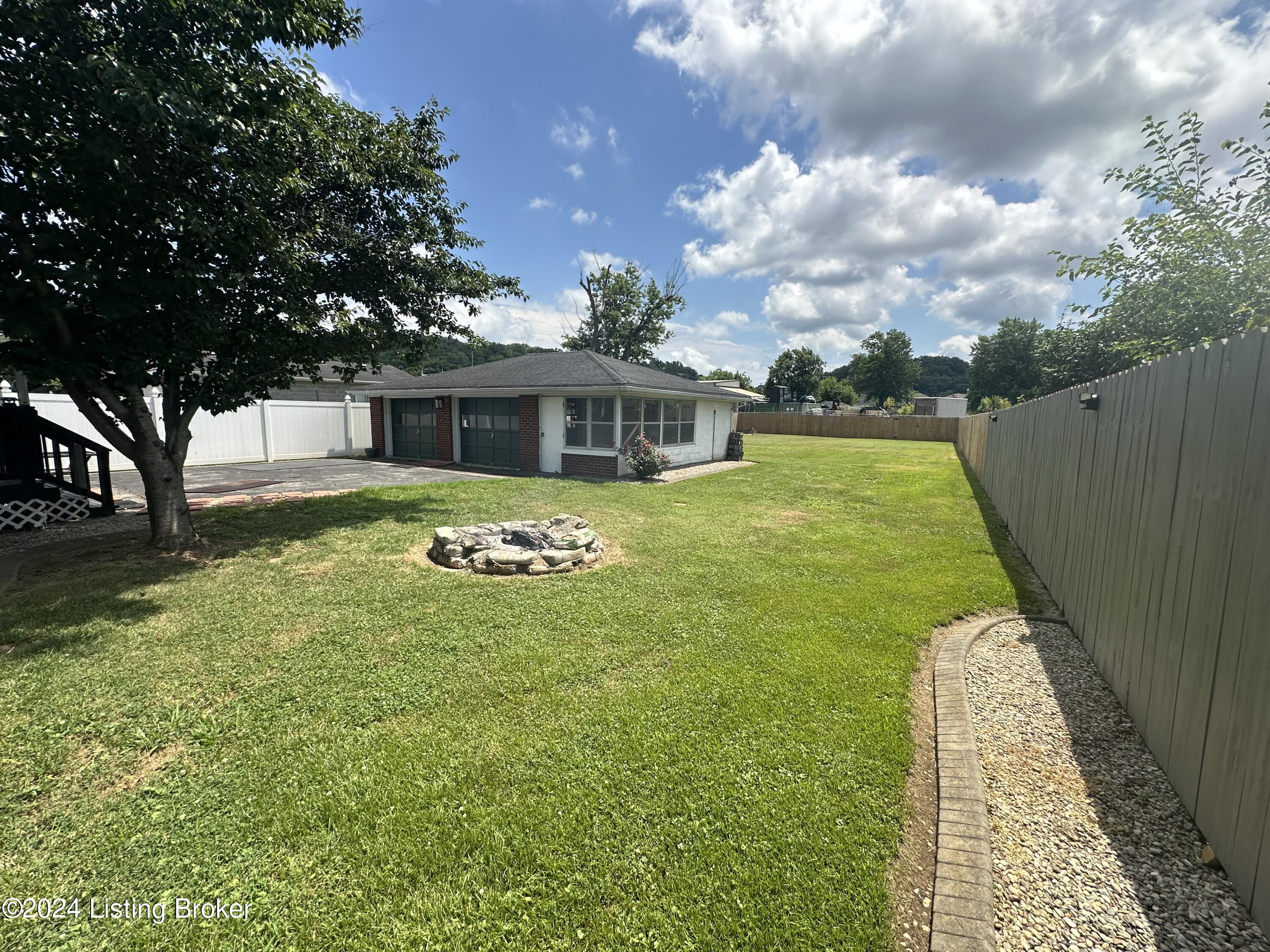 4814 Paramount Dr