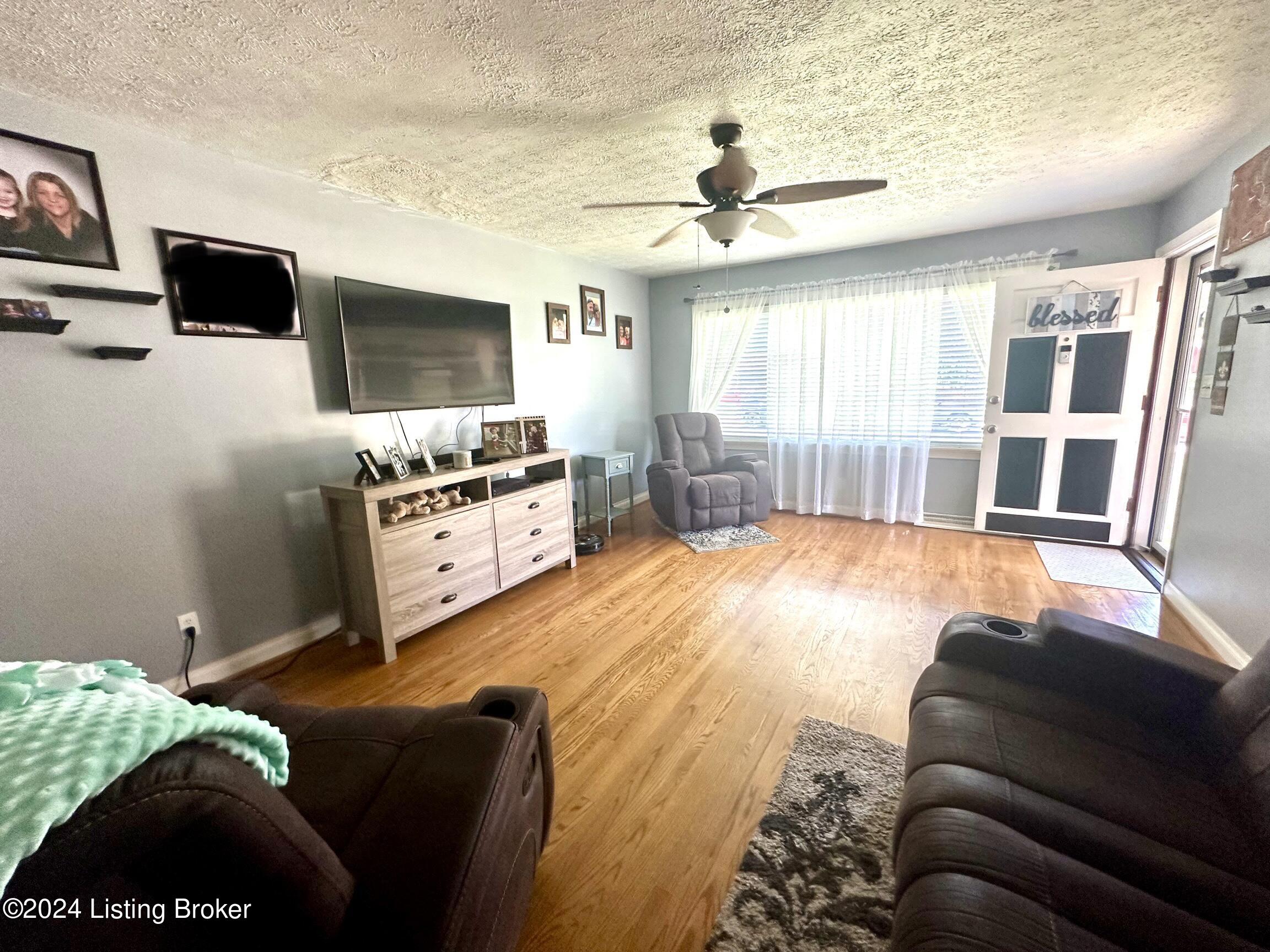 4814 Paramount Dr
