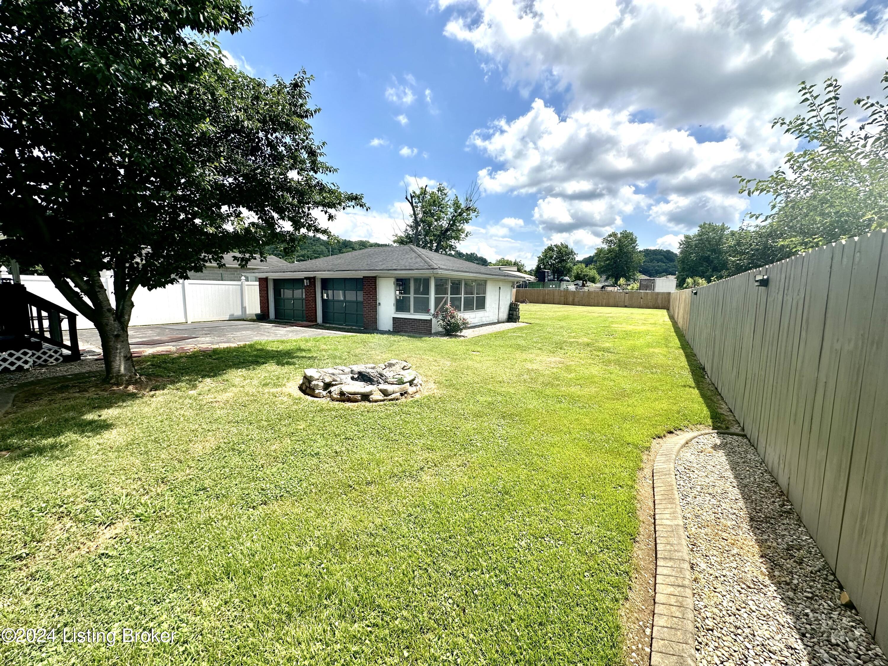 4814 Paramount Dr
