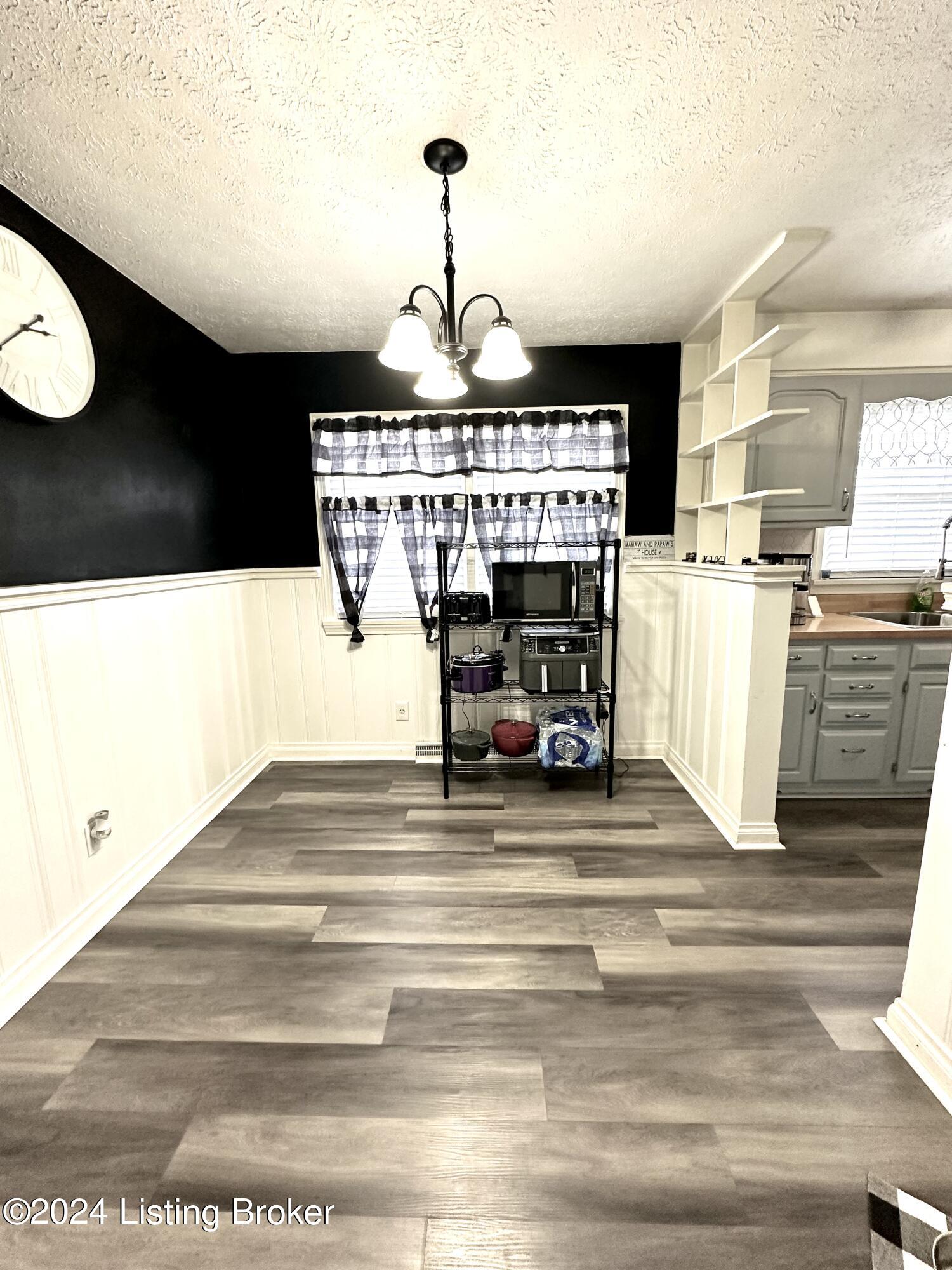 4814 Paramount Dr