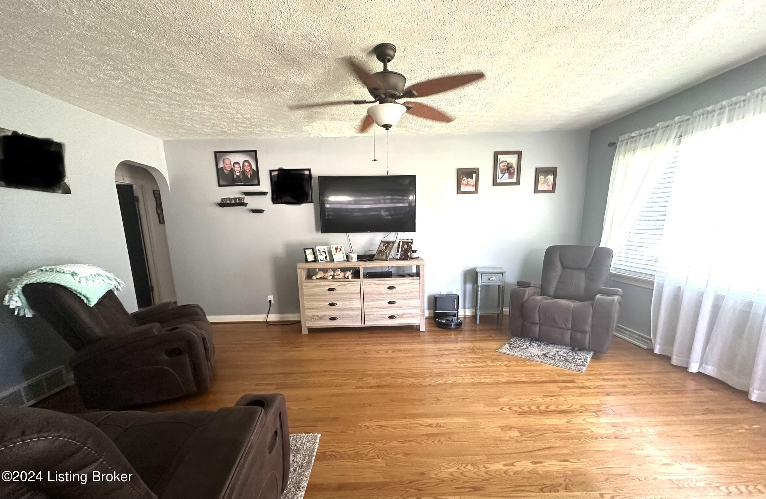 4814 Paramount Dr