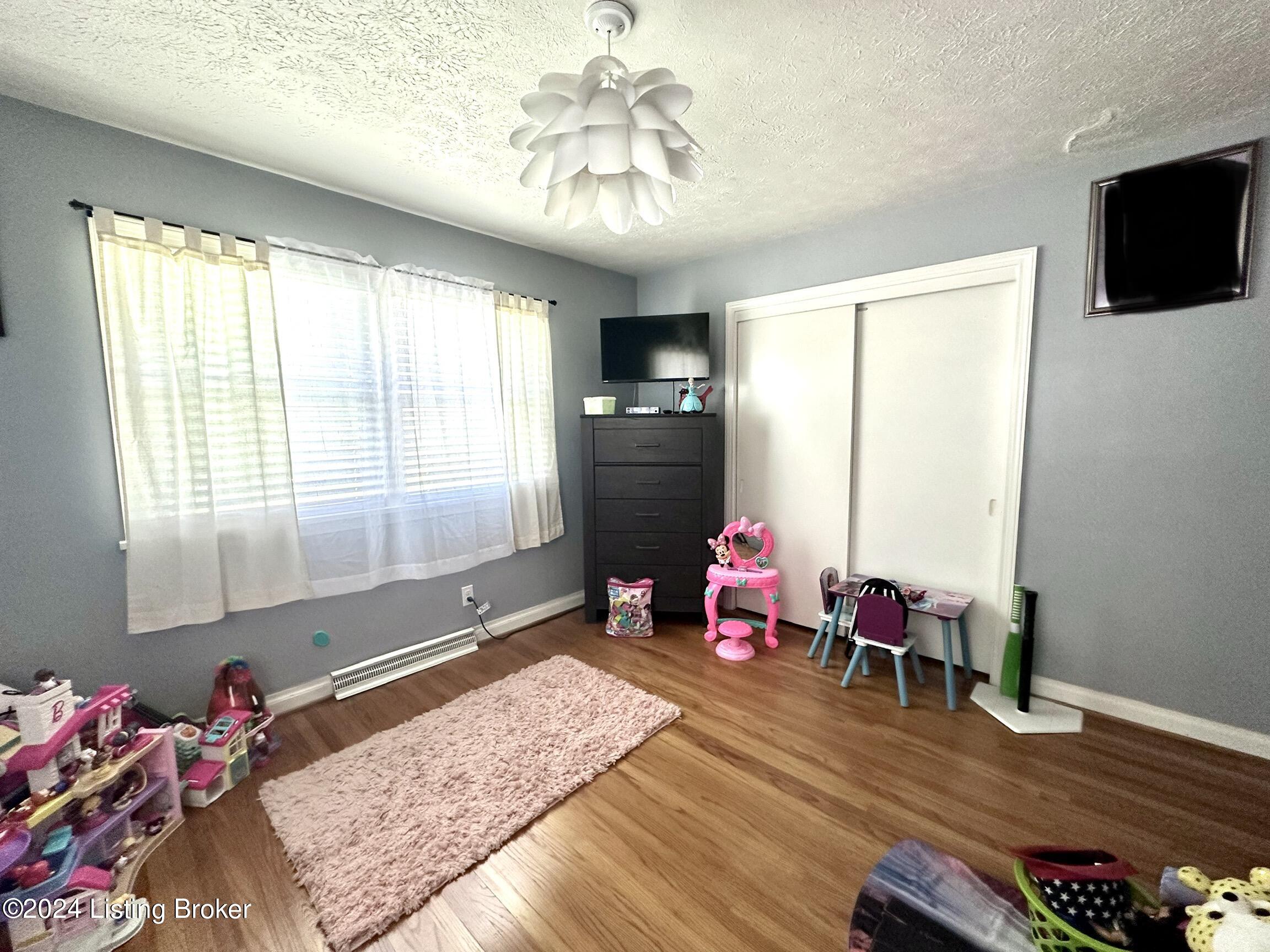 4814 Paramount Dr