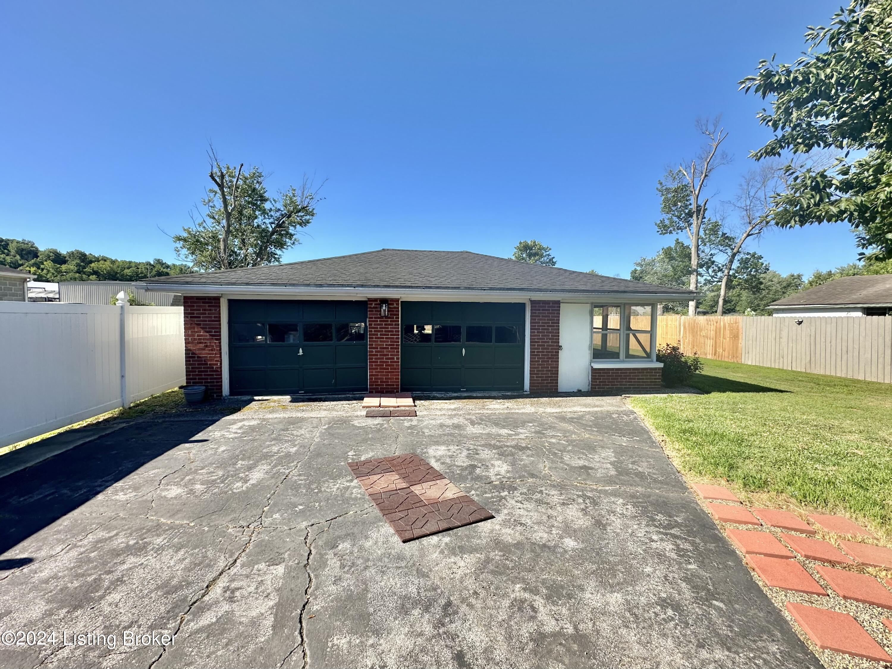 4814 Paramount Dr