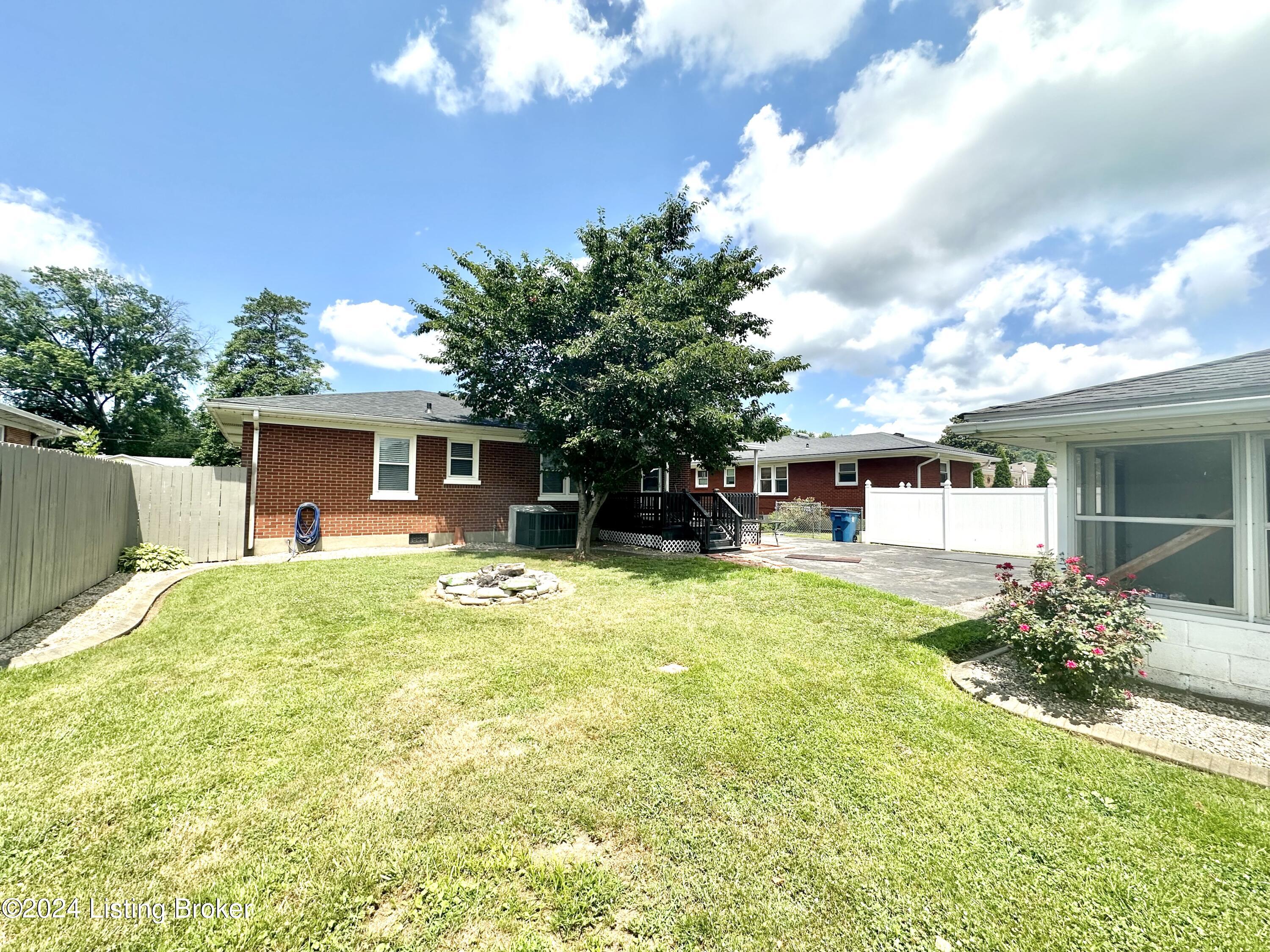 4814 Paramount Dr