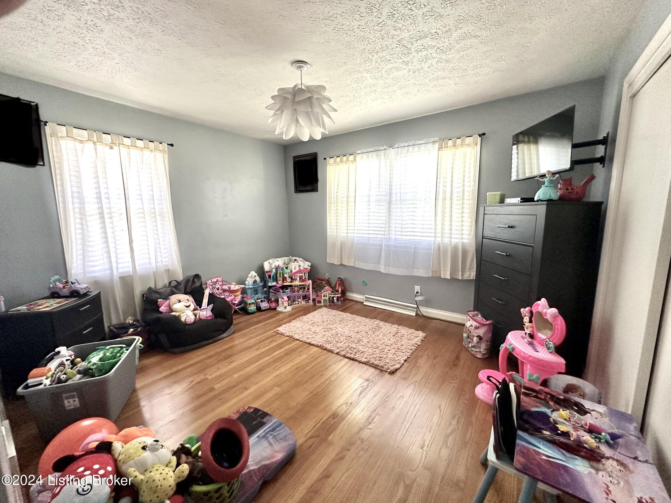 4814 Paramount Dr