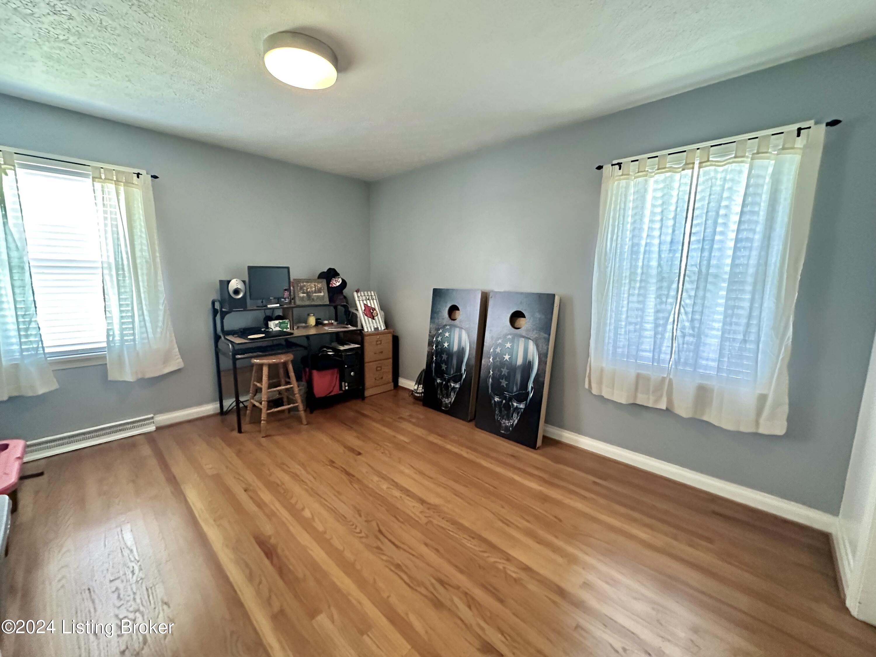 4814 Paramount Dr
