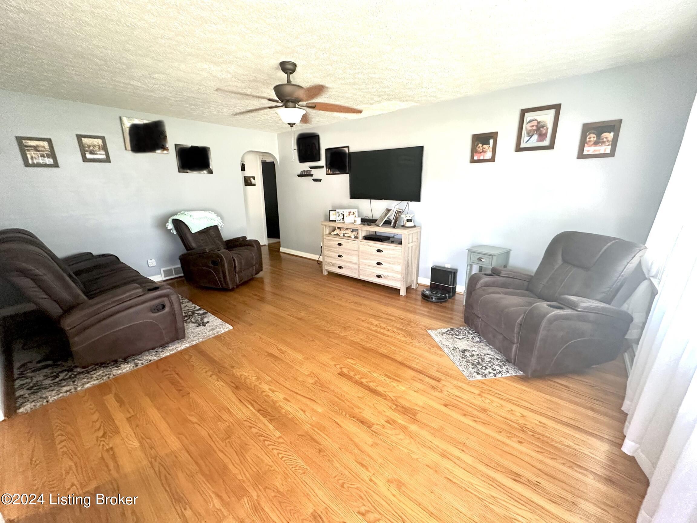 4814 Paramount Dr