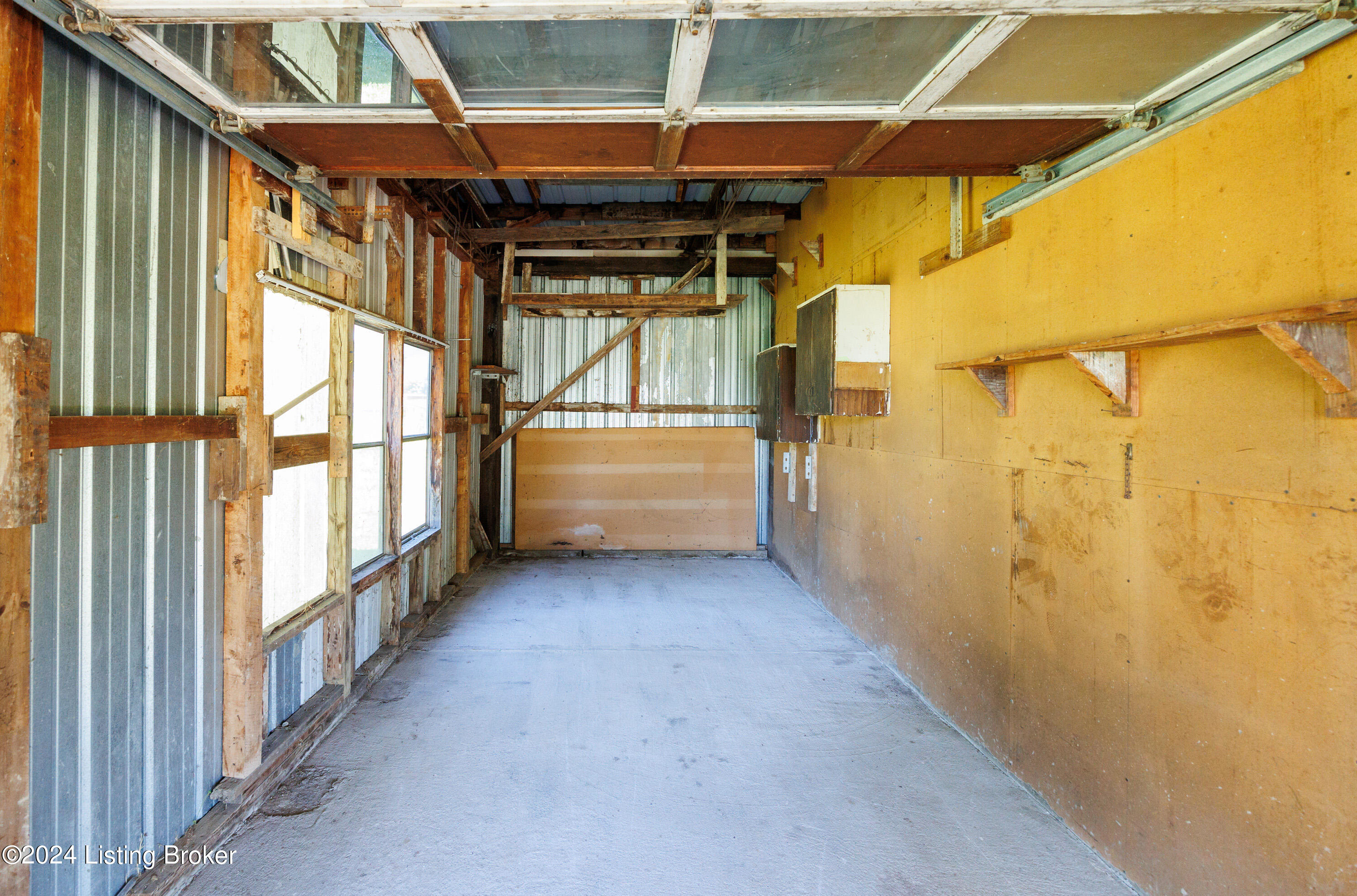2521 Martin Ave