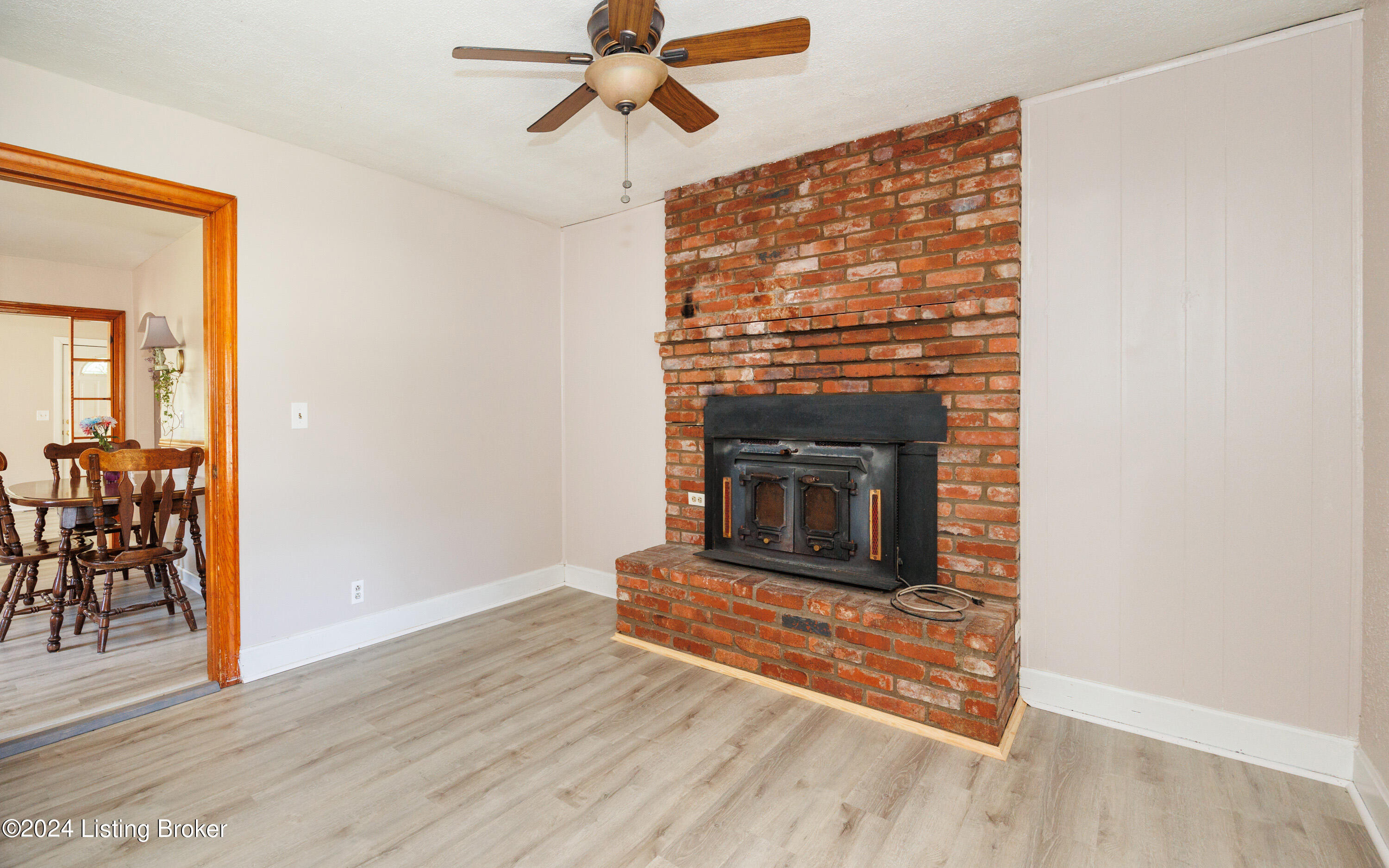 2521 Martin Ave