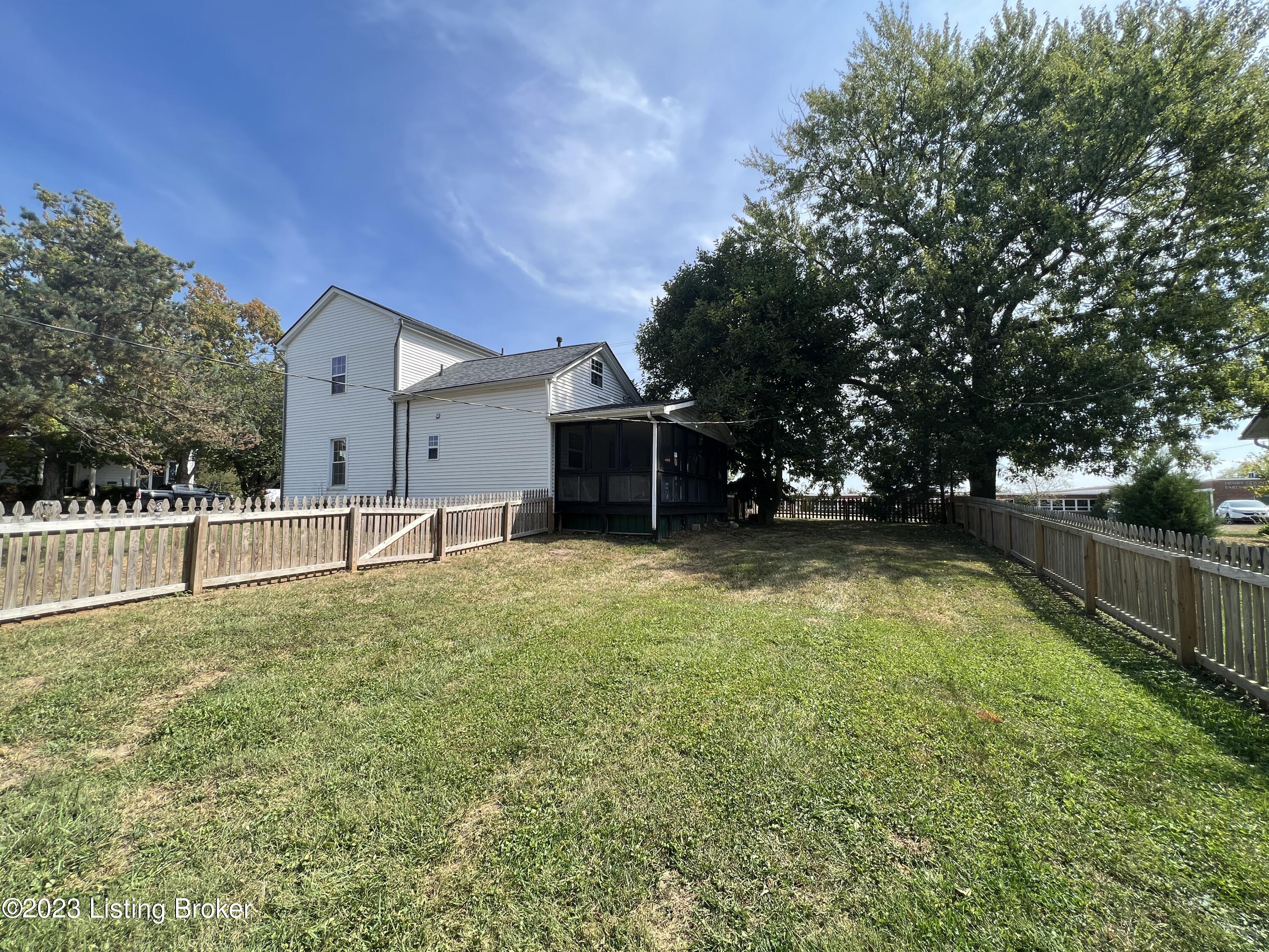 11 Church St