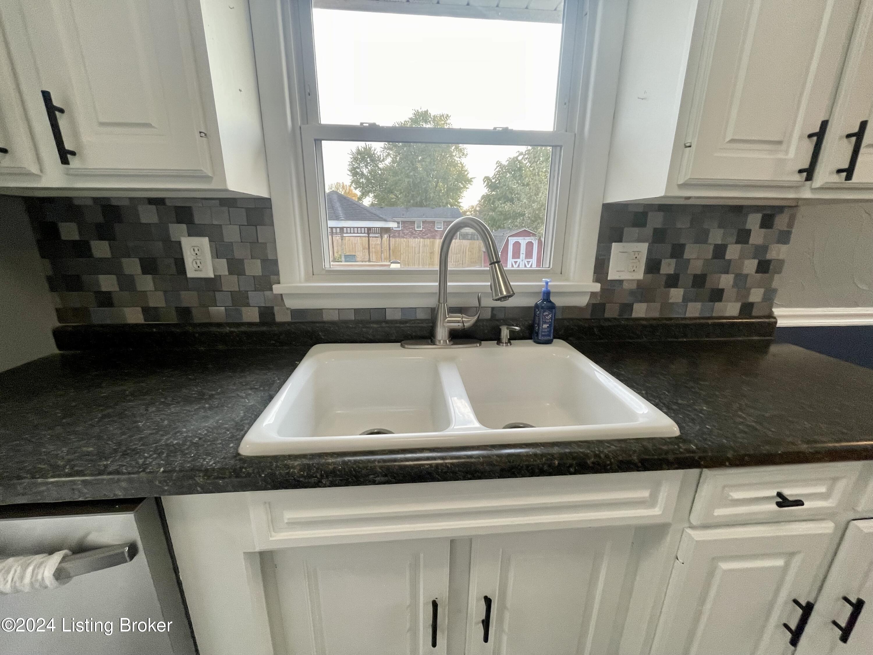 4102 Caven Ct