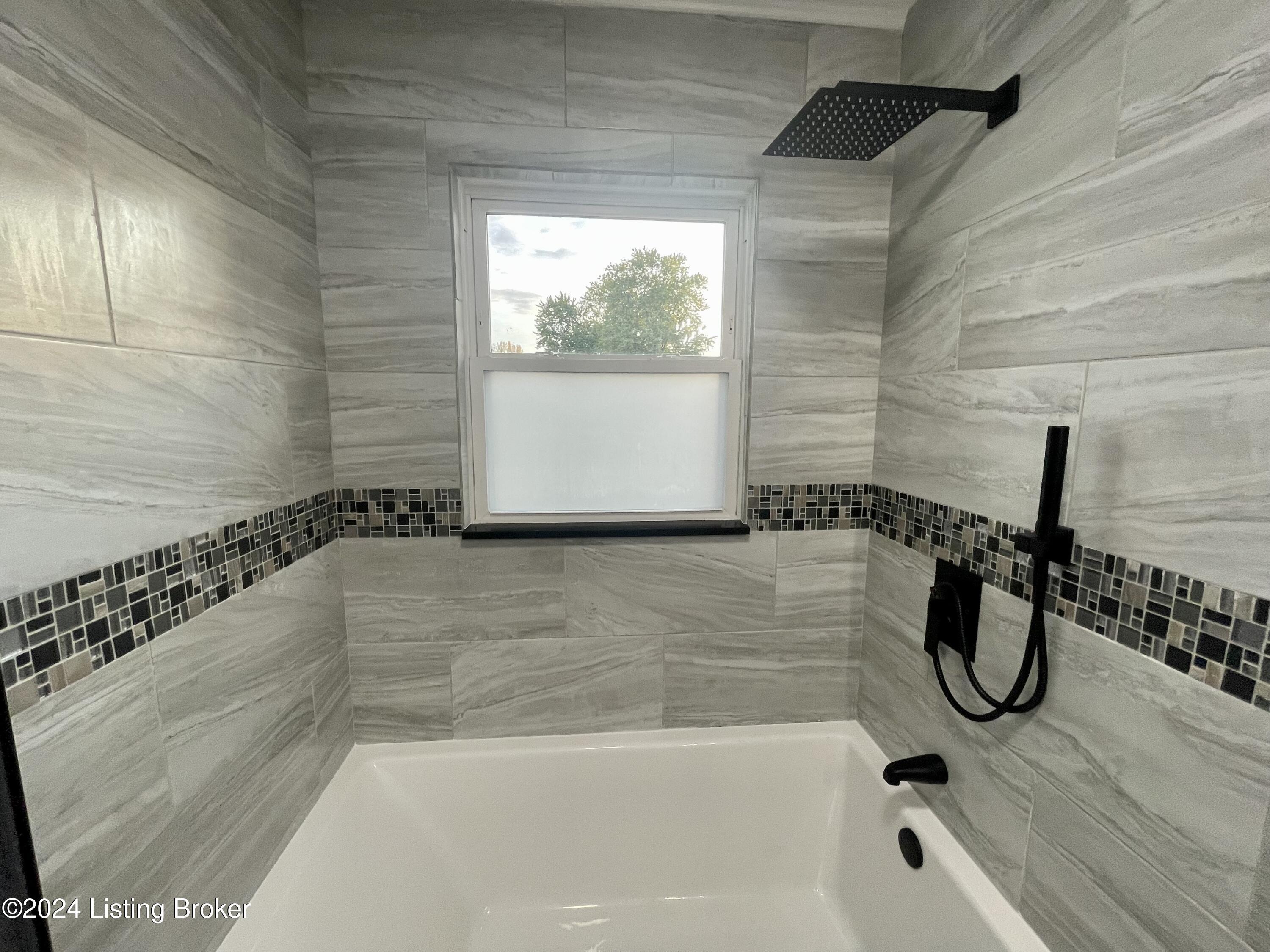 4102 Caven Ct