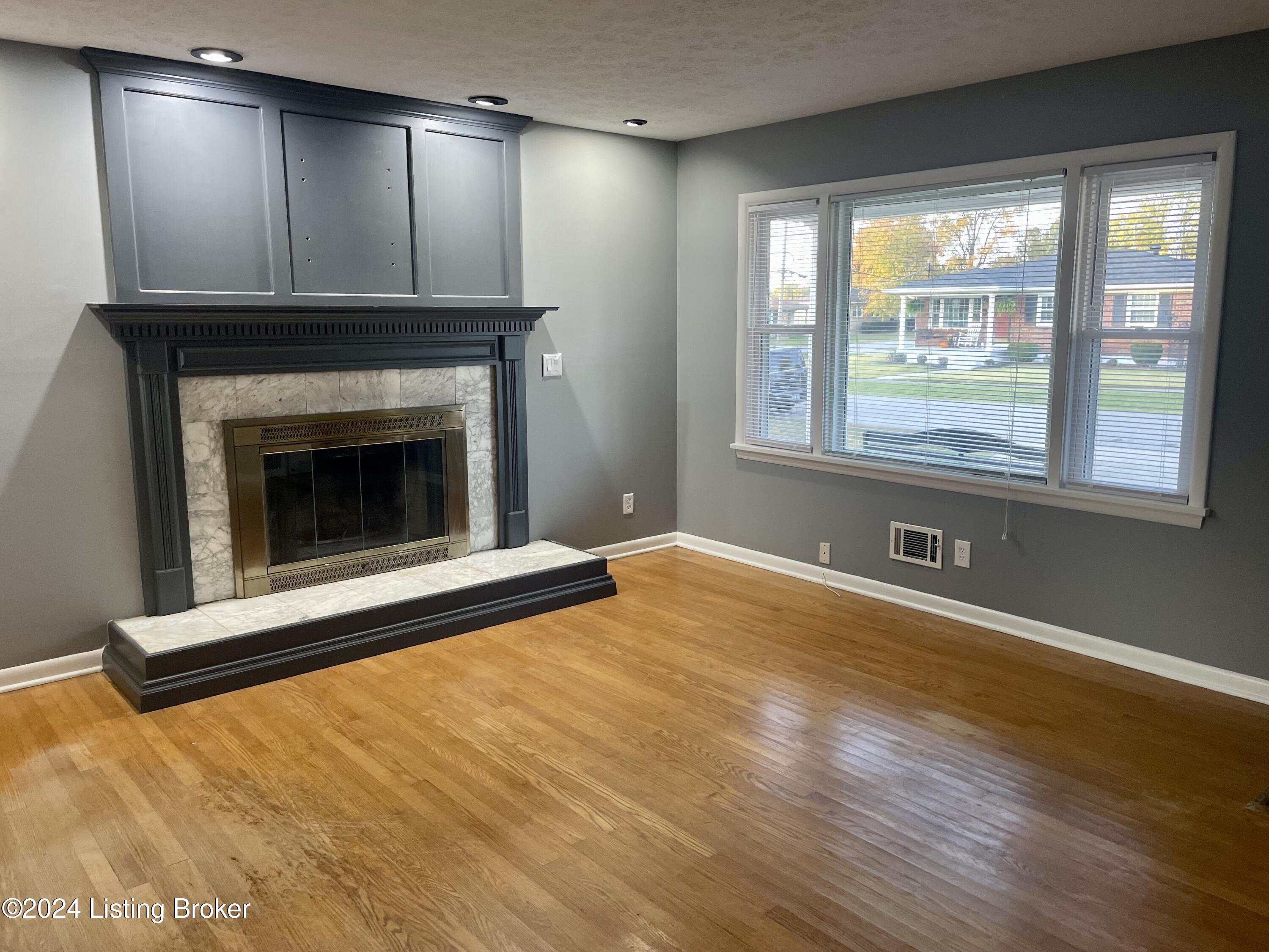 4102 Caven Ct