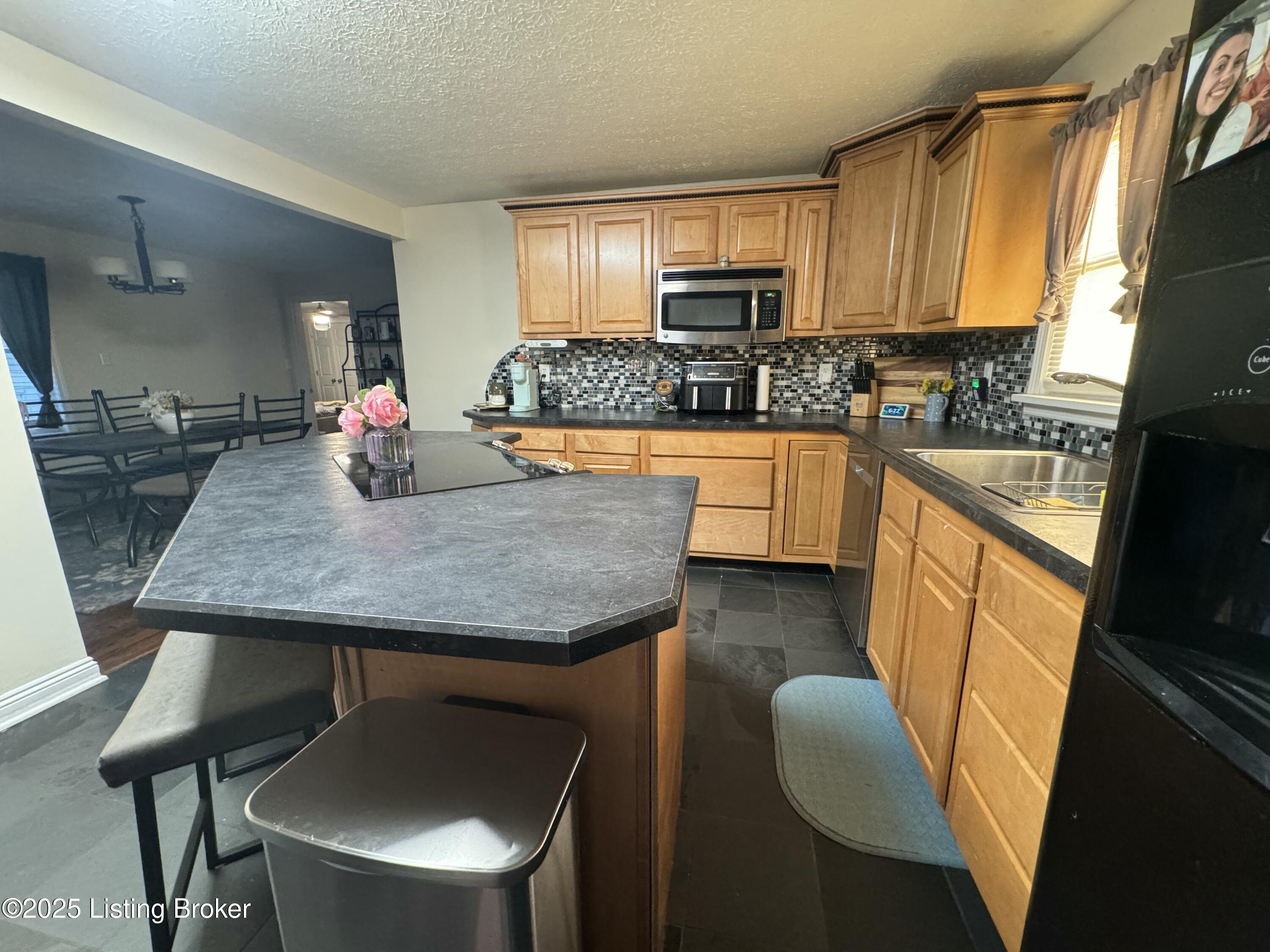143 Harris Dr