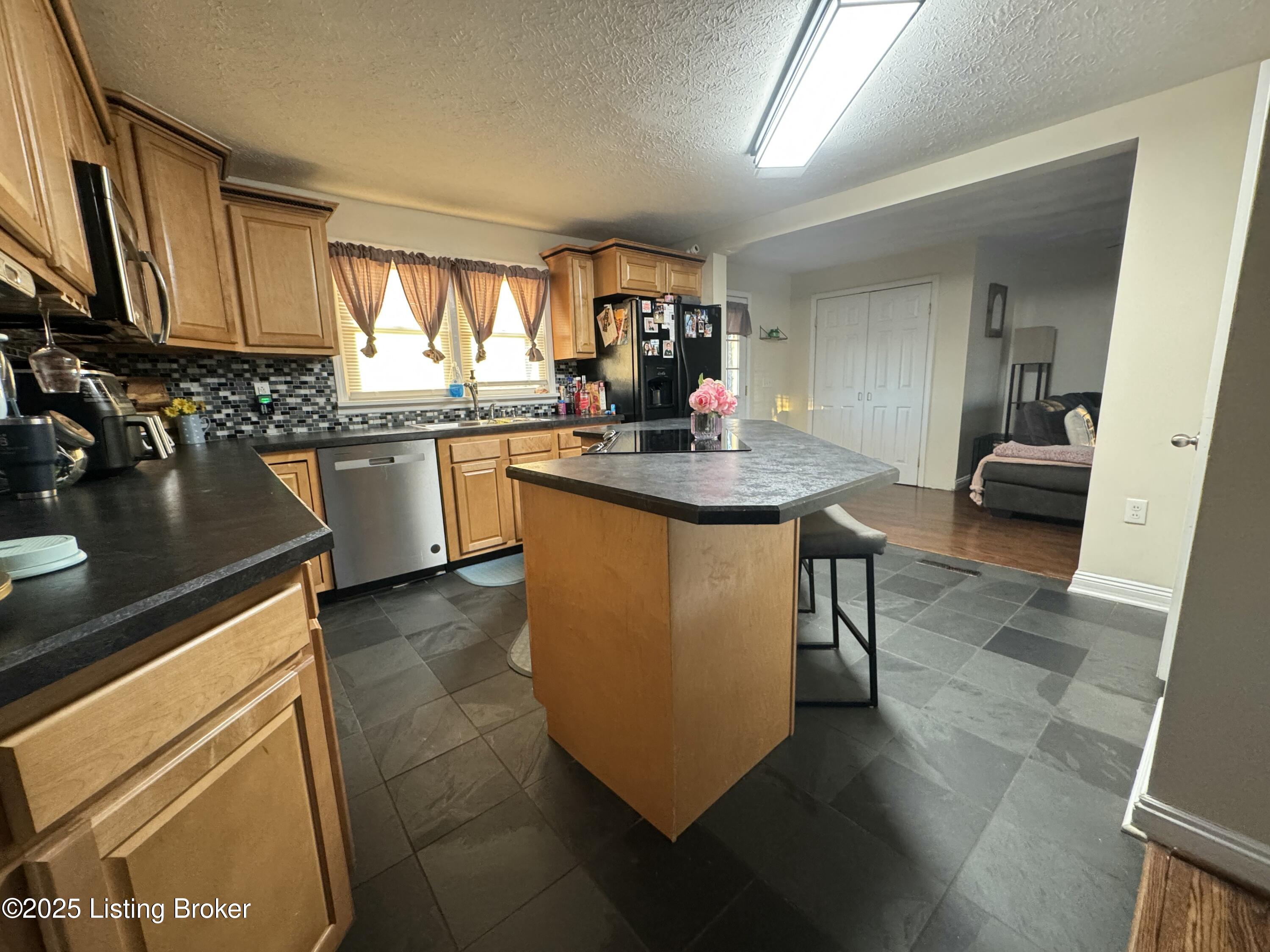 143 Harris Dr